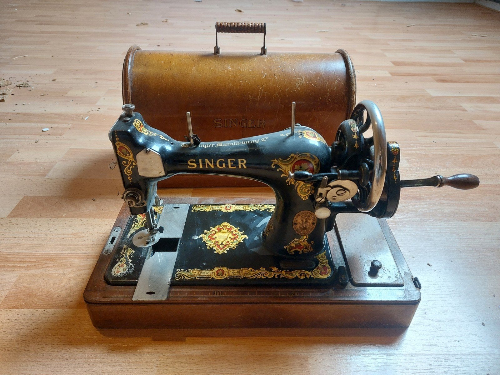 Antieke Singer Naaimachine met Houten Kap (Klep Sluit Niet), Ophalen
