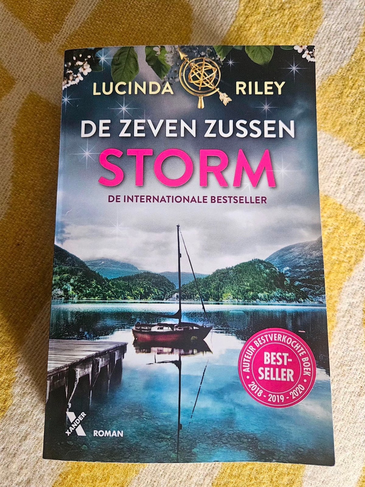 Boek: Storm (De Zeven Zussen deel 2) - Lucinda Riley, Boeken, Chicklit, Zo goed als nieuw, Ophalen of Verzenden