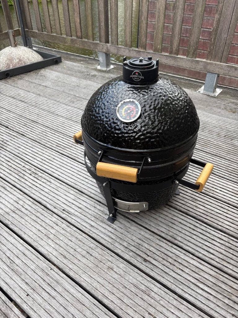 Jamestown kamado bbq (nieuwprijs €240), Tuin en Terras, Houtskoolbarbecues, Ophalen, Zo goed als nieuw, Jamestown Grill