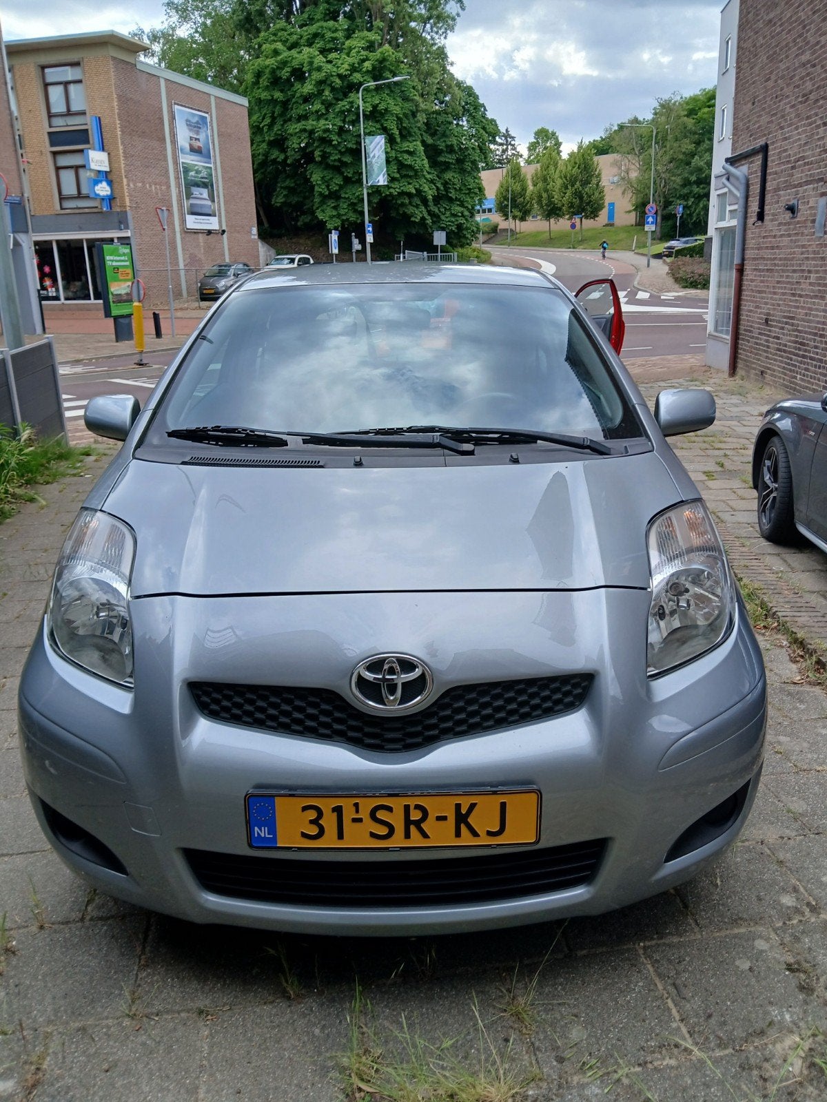 Toyota Yaris 1.3 16V Vvt-i 3DR 2006 Grijs, Auto's, Voorwielaandrijving, 4 cilinders, 995 kg, 547 kg