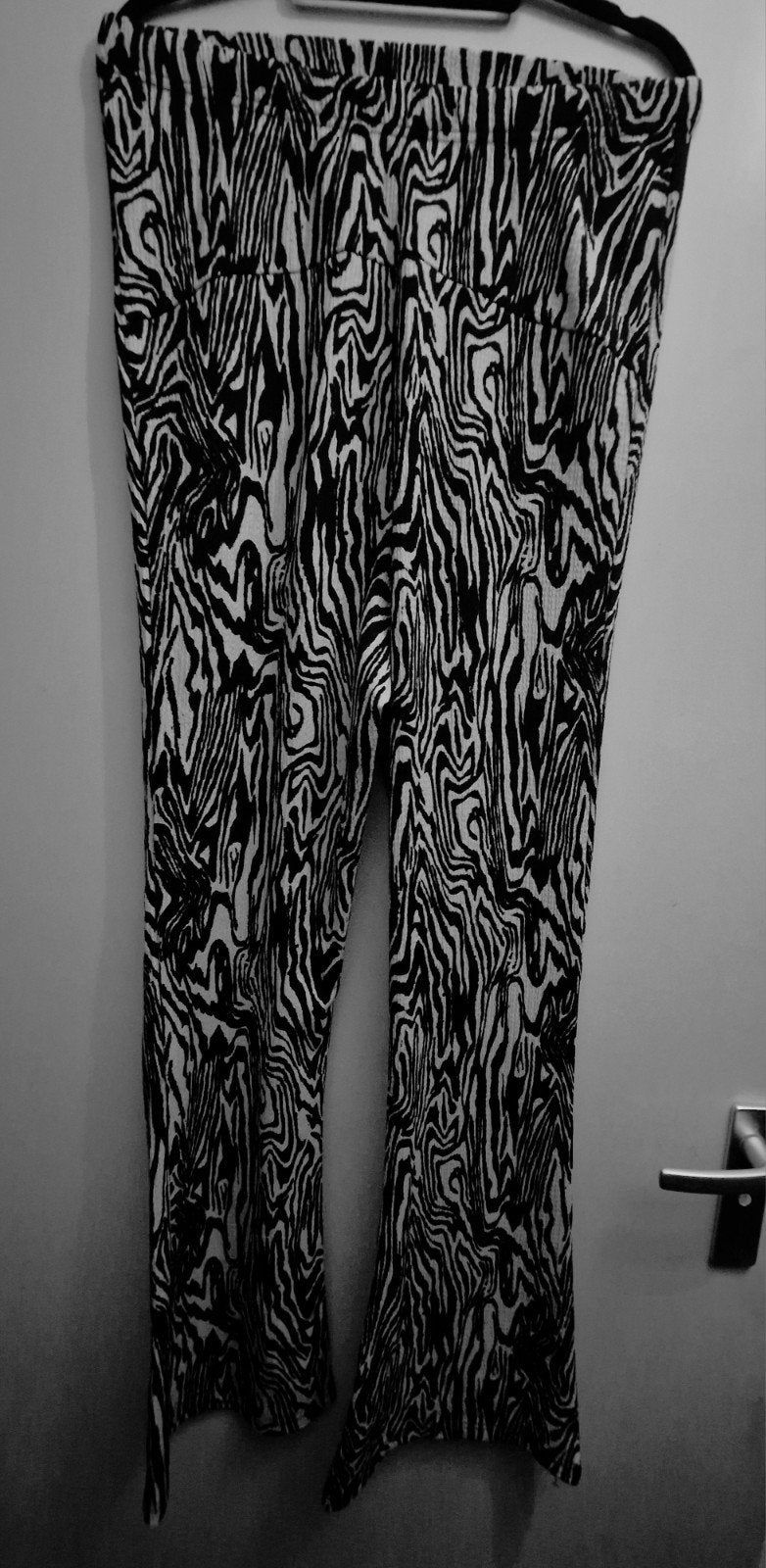 Flared pantalon in dierenprint, Zeeman, Zwart, Ophalen of Verzenden, Zo goed als nieuw