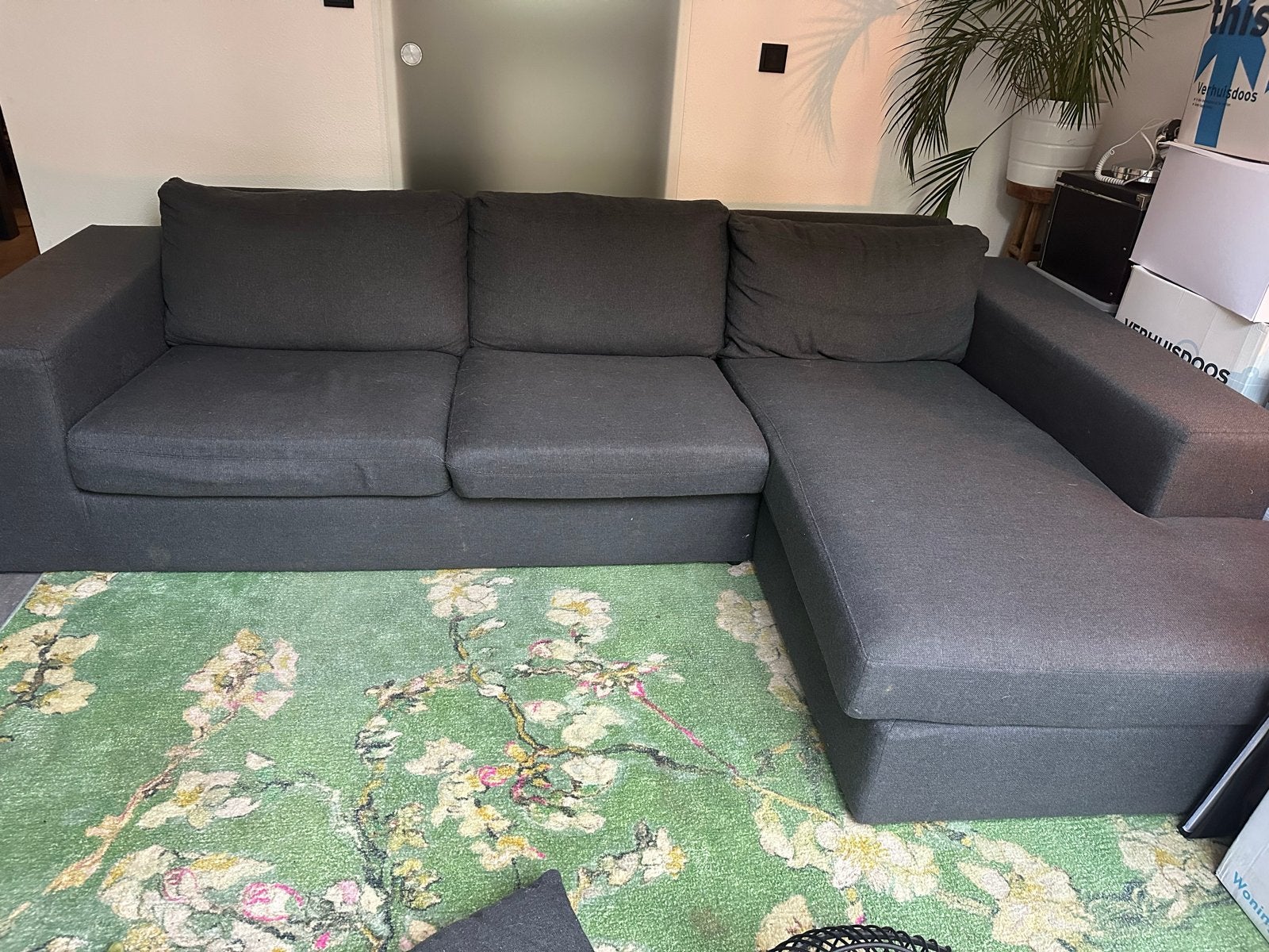 Comfortabele donkergrijze hoekbank, Ophalen, 250 tot 300 cm, Gebruikt, Hoekbank