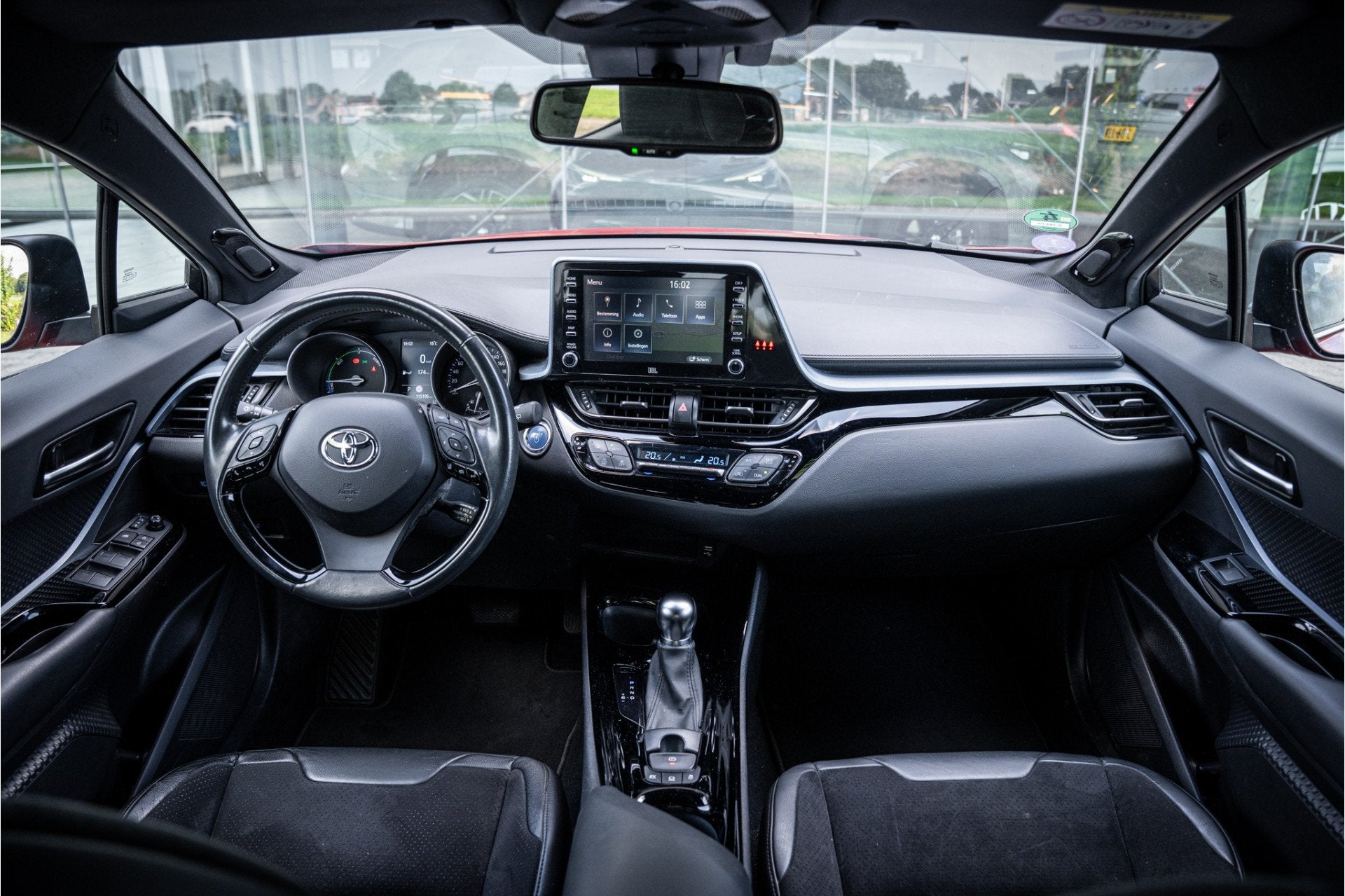 Toyota C-HR 2.0 Hybrid Executive * Trekhaak * JBL * Leder/al, 4 cilinders, 23 km/l, Bedrijf, Hybride Elektrisch/Benzine