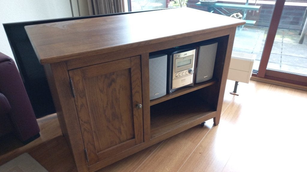HOUT eiken KAST op WIELTJES televisiekast SANDERS 100x50x70, Ophalen, Zo goed als nieuw