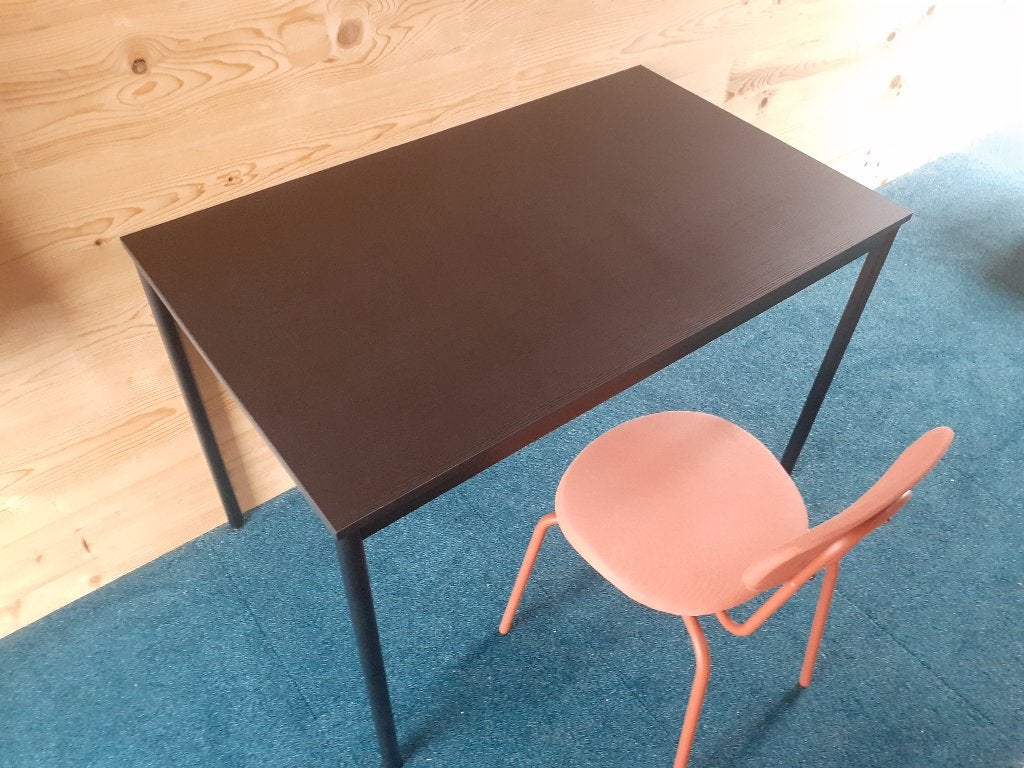 Ikea Table and chair, 100 tot 150 cm, Tot twee personen, 50 tot 100 cm, Zo goed als nieuw