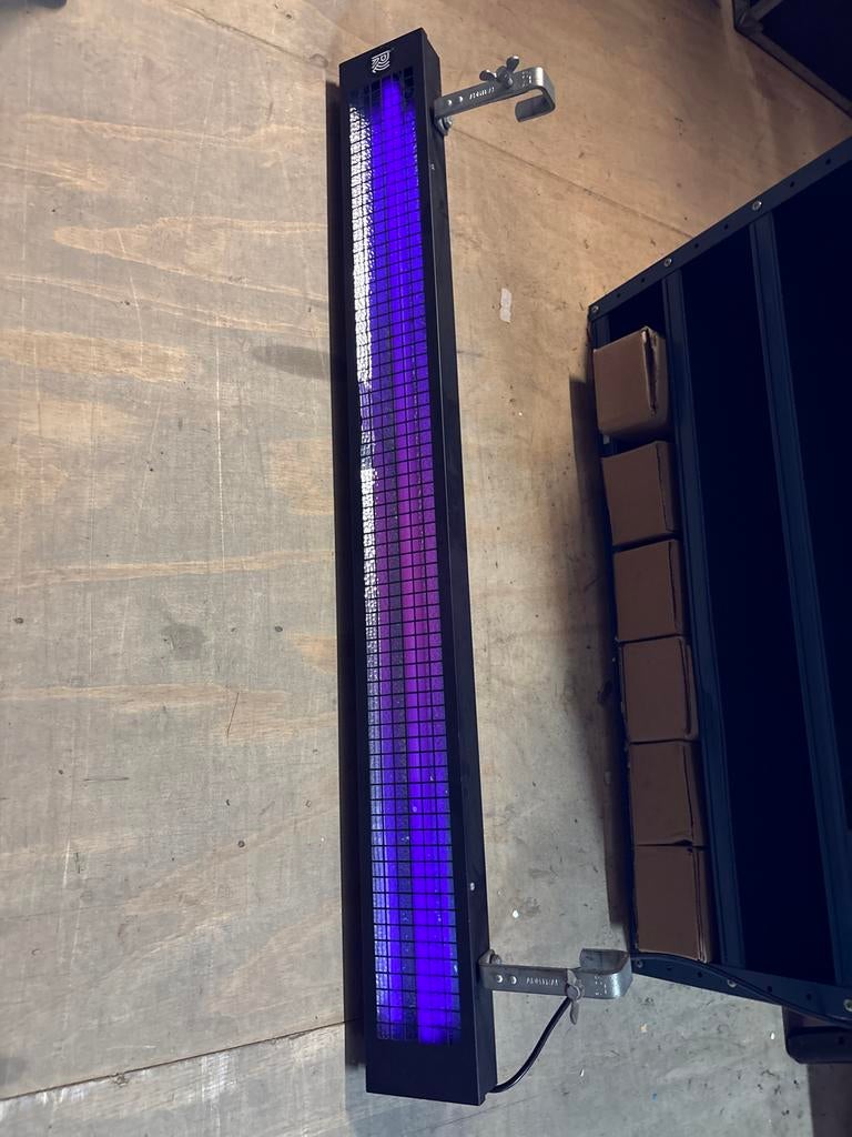 Blacklight TL 36W met armatuur en trusshaken, Ophalen, Showtec, Showtec, Showtec