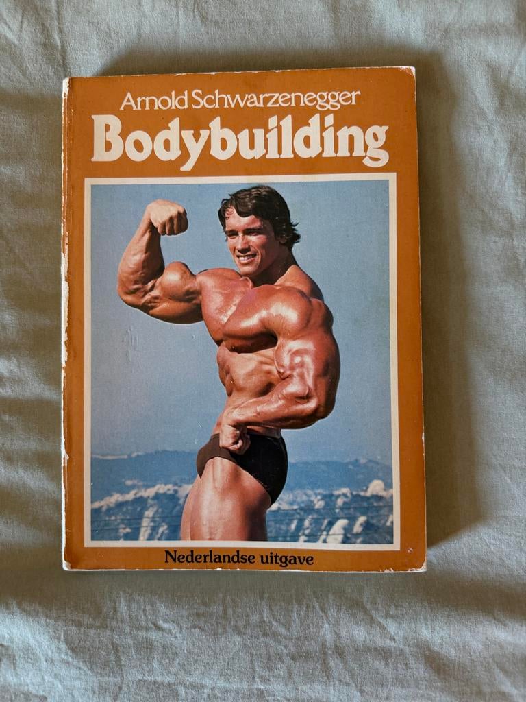 Arnold Schwarzenegger Bodybuilding Boek Nederlandse Uitgave, Boeken, Sportboeken, Gelezen, Fitness, Ophalen of Verzenden