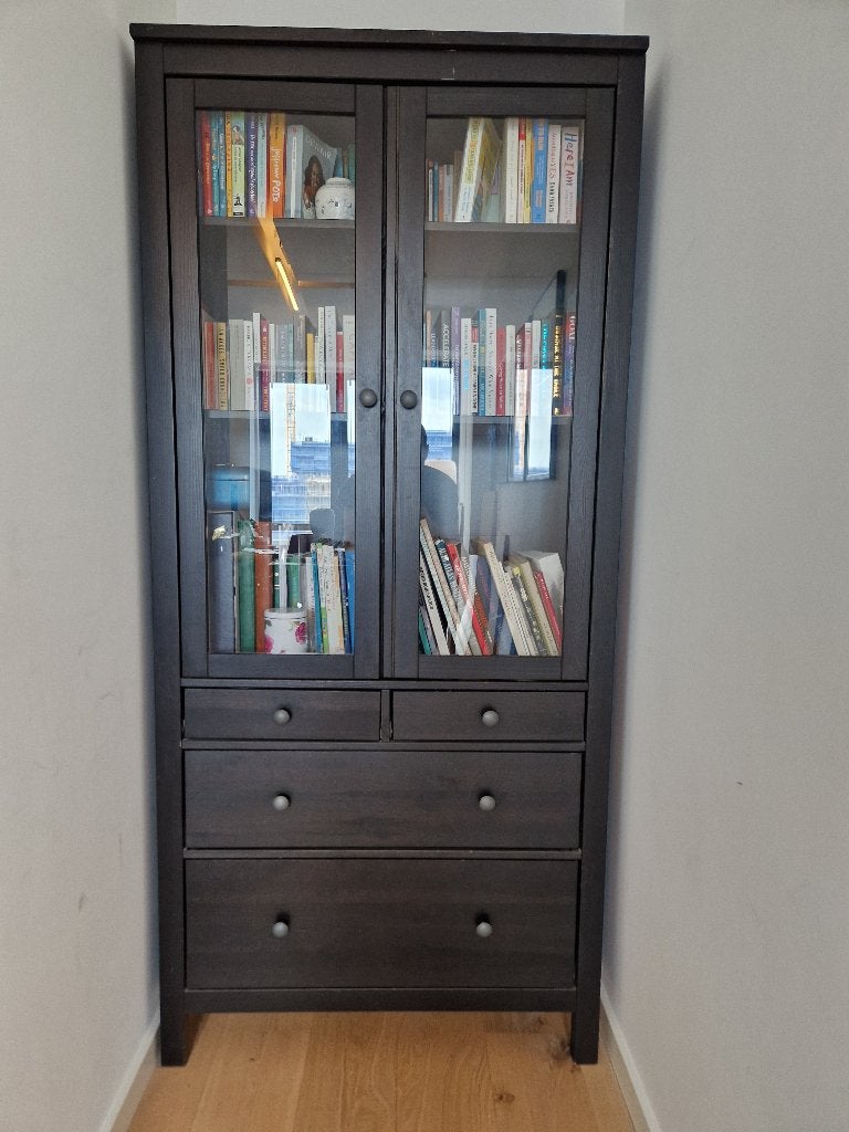 ikea vitrinekast (gratis), Ophalen, Gebruikt, Met lade(s), 50 tot 100 cm
