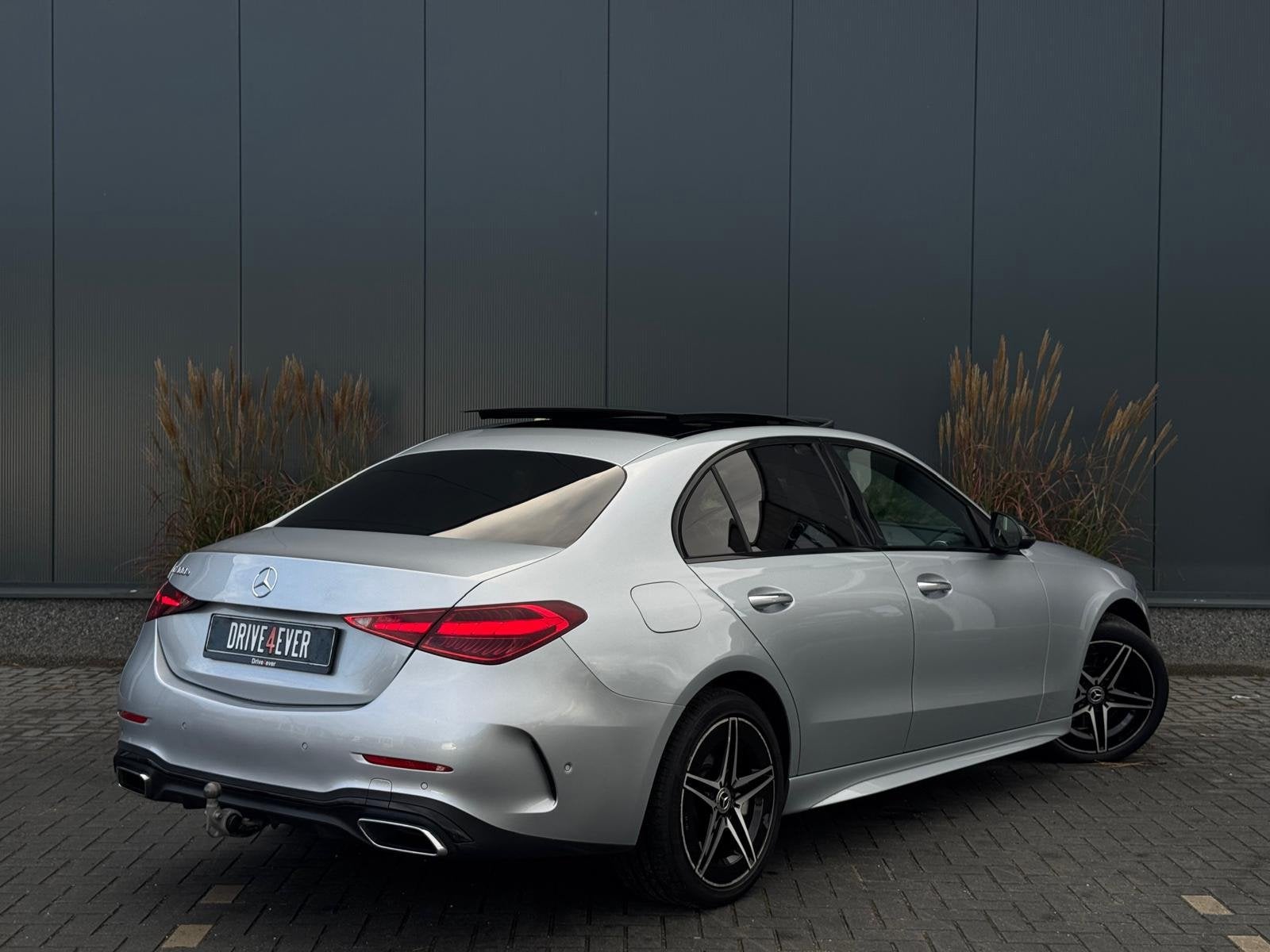 Mercedes-Benz C-klasse 300 e AMG Line FULL PANO|HUD|CLIMATE|, Automaat, Dealer onderhouden, Achterwielaandrijving, Zwart