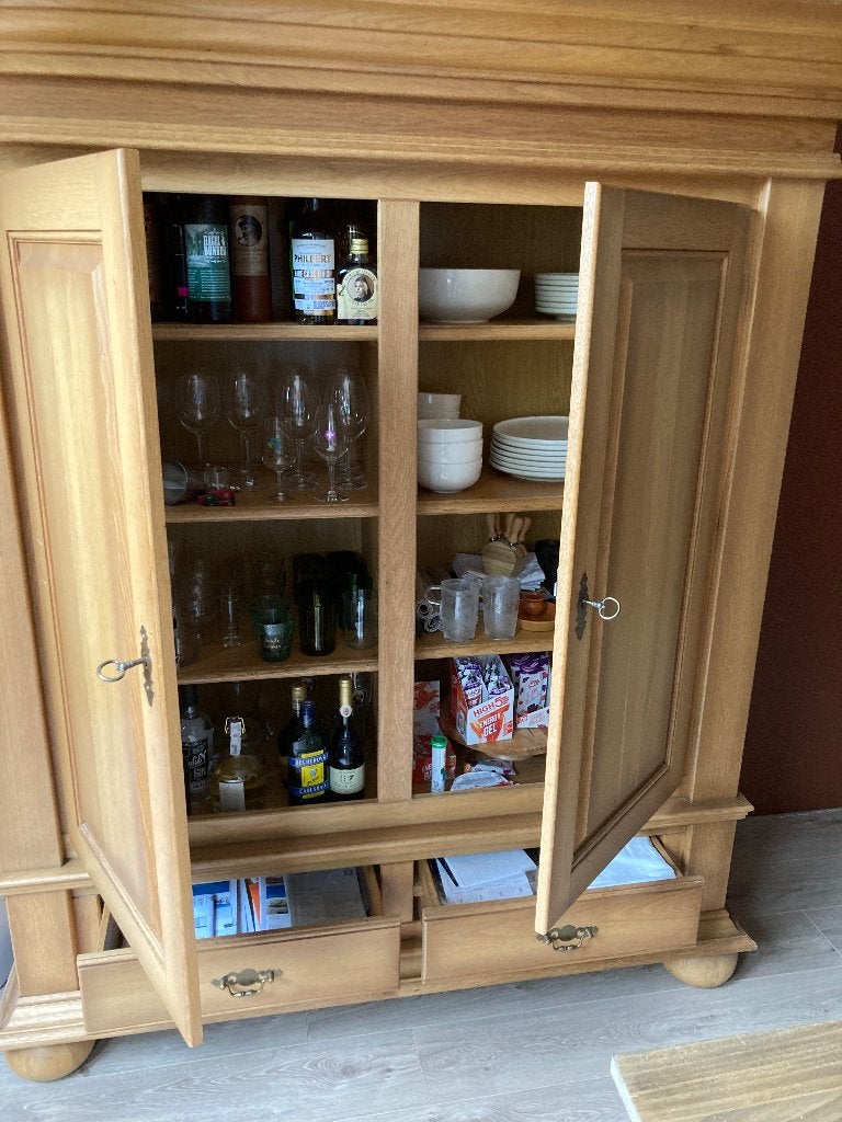 Kast (buffetkast / linnenkast), Ophalen, Gebruikt, Met deur(en), 150 tot 200 cm