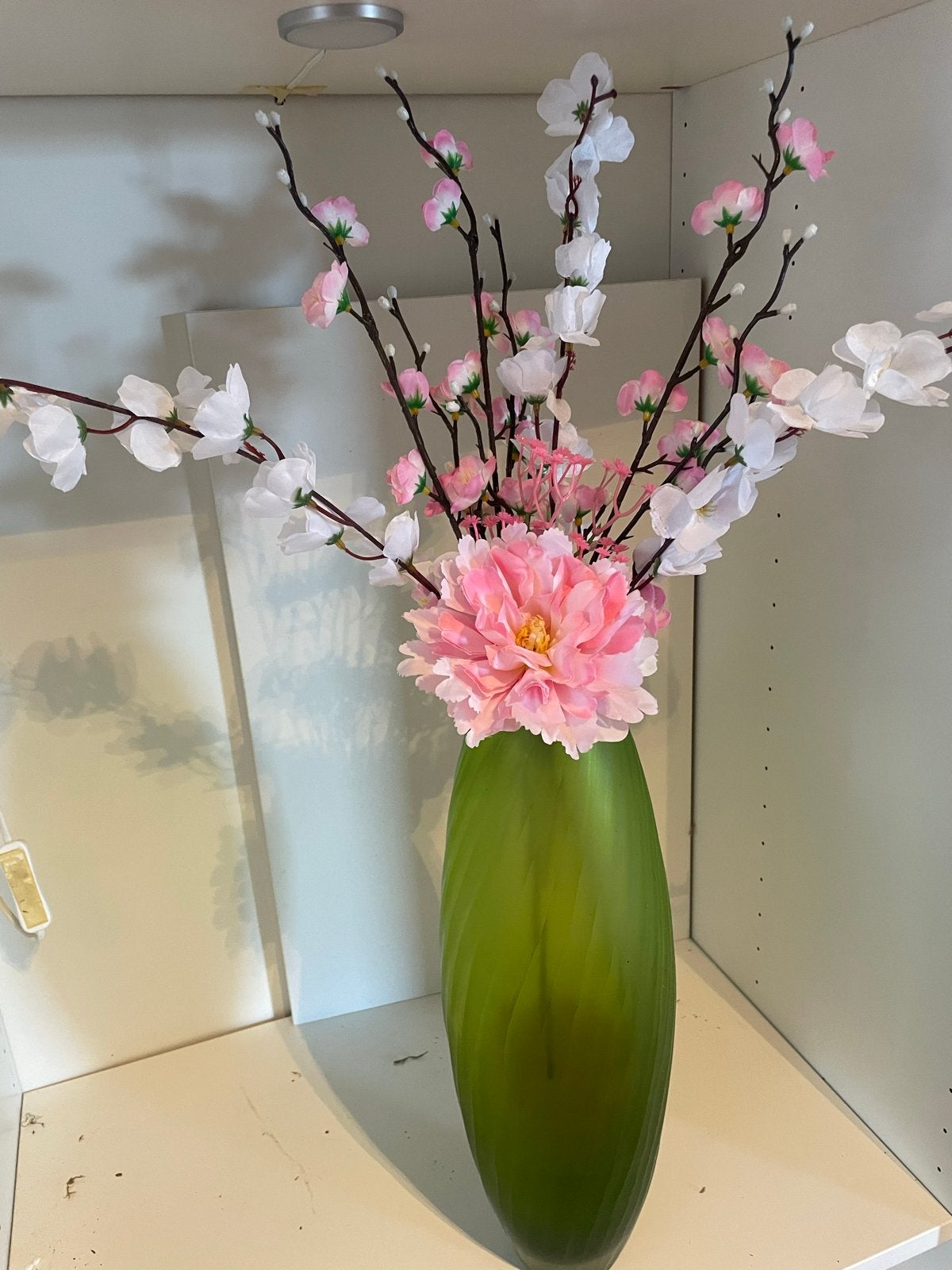 Groene vaas met kunstbloemen, Ophalen, Inclusief decoratie, Groen, Glas