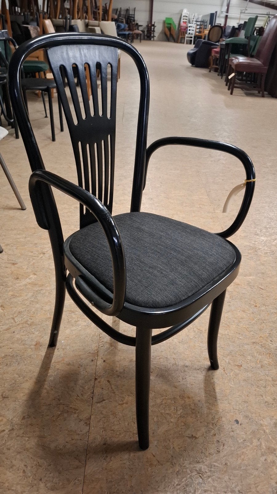 18 thonet cafe bistro stoelen HUTTEN partij bentwood horeca, Ophalen of Verzenden, Gebruikt, Zwart, Vijf, Zes of meer stoelen