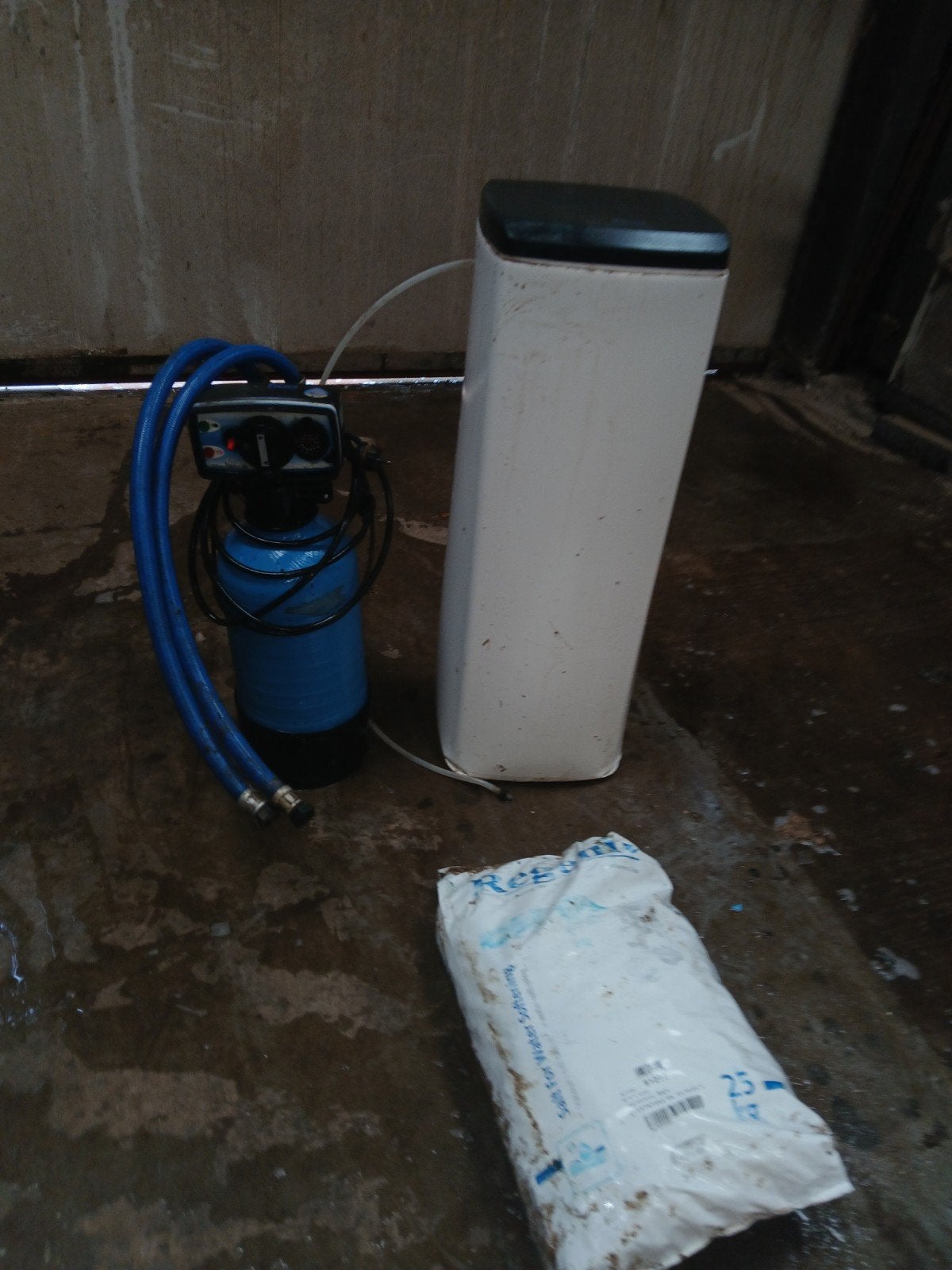 Waterontharder met zout - 11.4 liter, bouwjaar 2010, Witgoed en Apparatuur, Waterontharders, Ophalen of Verzenden, Gebruikt, Waterontharder met zout