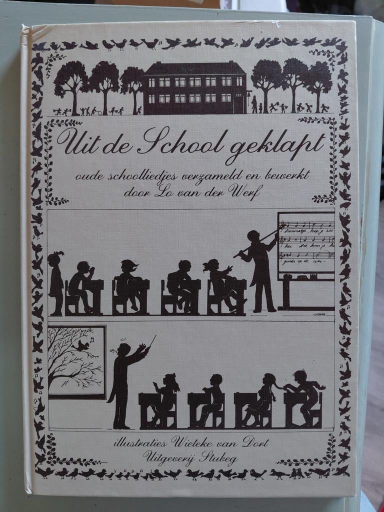 Lo van der Werf  Uit de school geklapt   muziekboek, Ophalen of Verzenden, Gelezen, Artiest