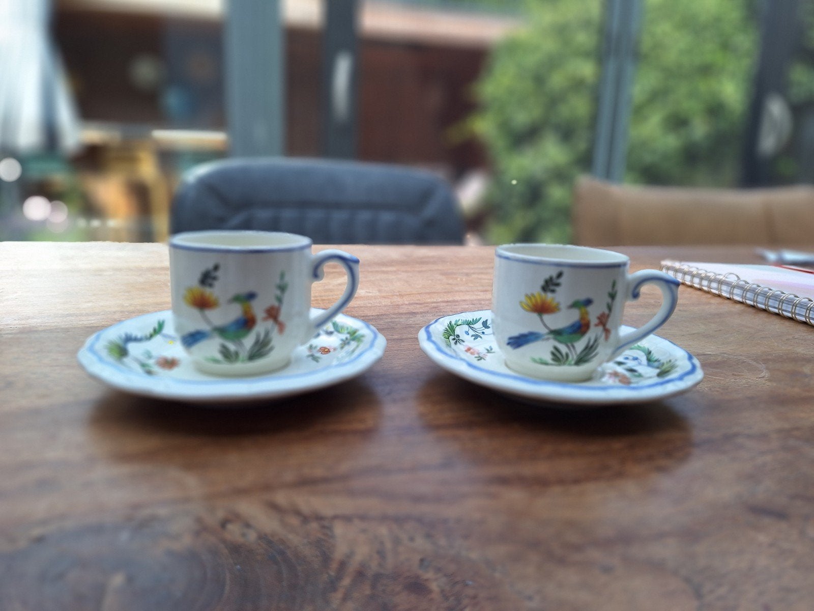 Espressokopjes met schotel - OISEAUX DE PARADIS Gien France, Huis en Inrichting, Keuken | Servies, Ophalen of Verzenden, Overige stijlen