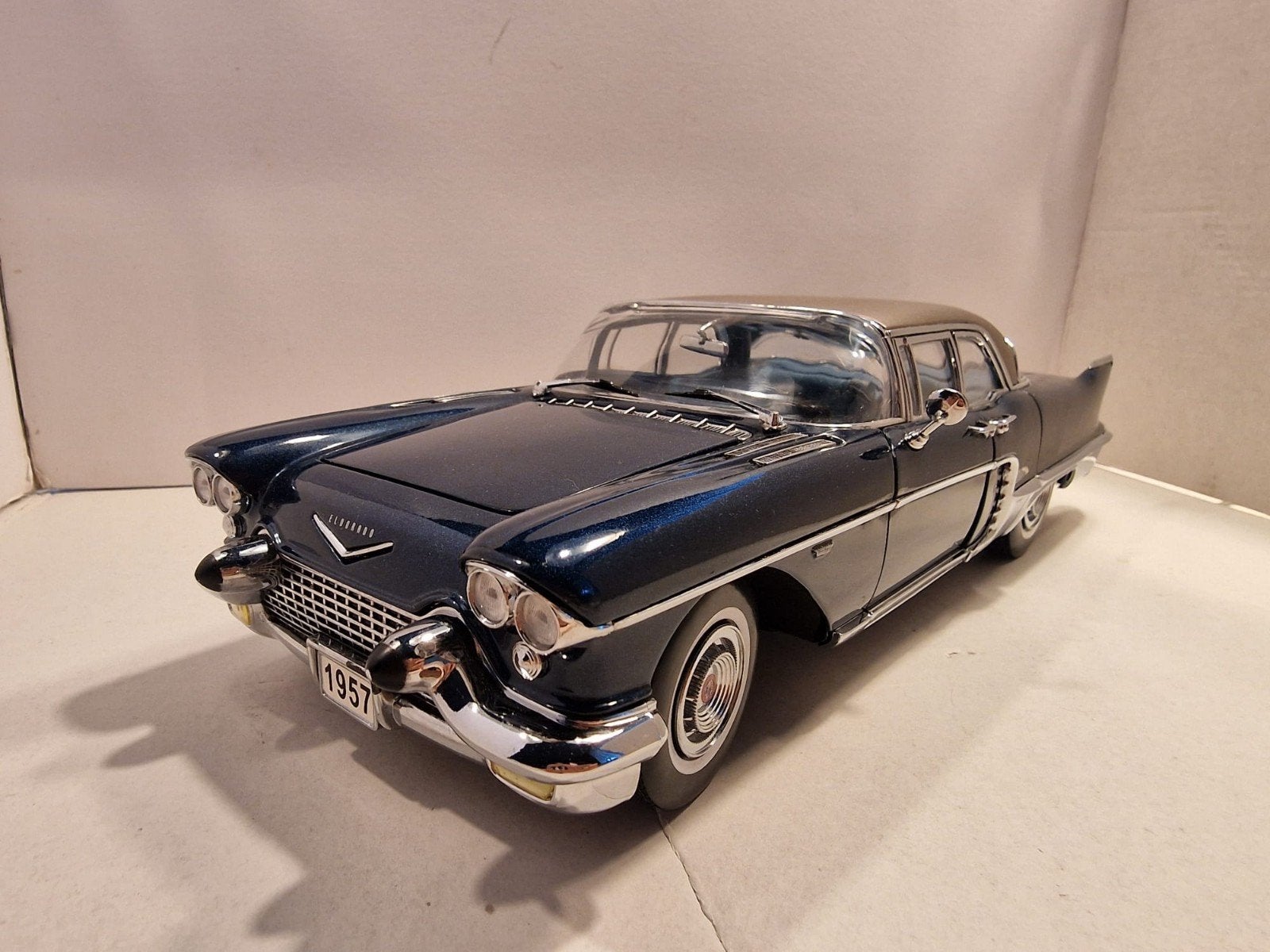1957 brougham
, Sun star 1:18, Hobby en Vrije tijd, Modelauto's | 1:18, Ophalen of Verzenden, Zo goed als nieuw, Auto, Sun Star