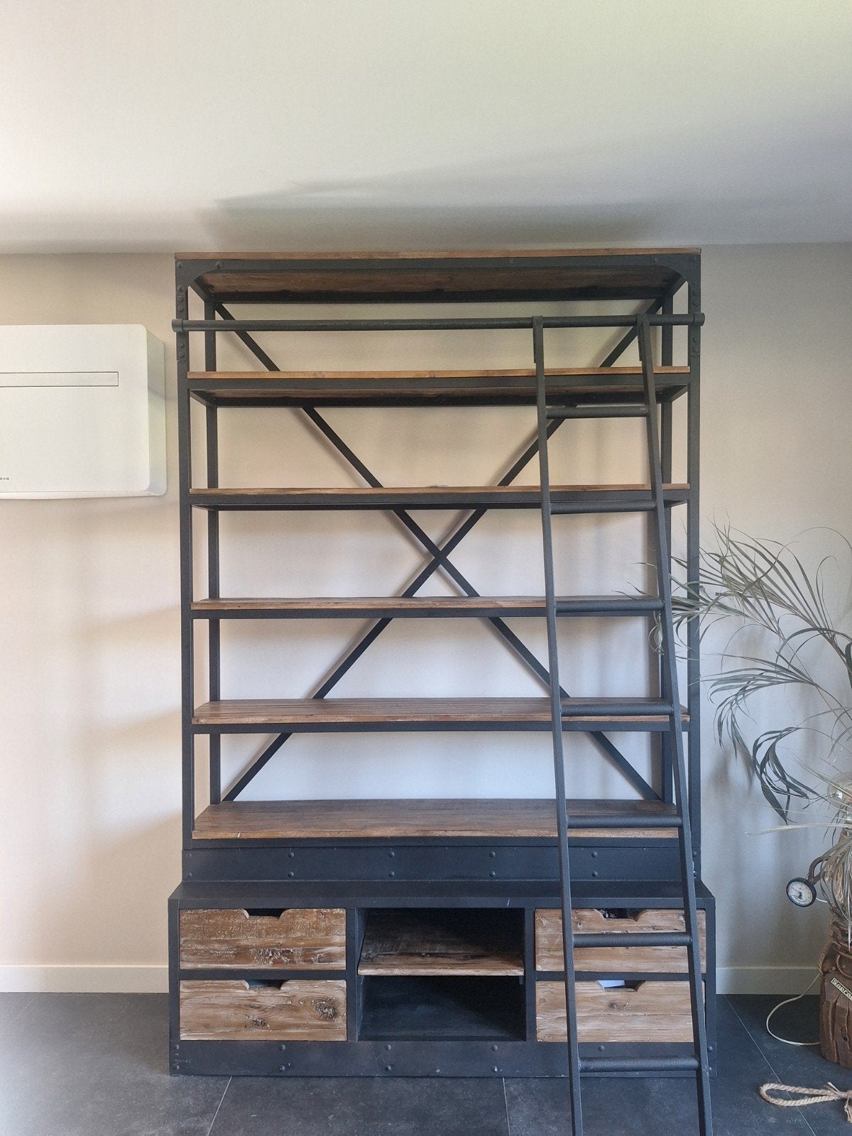 Industriële kast met Lades en Ladder - Hout & Metaal, Ophalen, Gebruikt, 150 tot 200 cm, Metaal