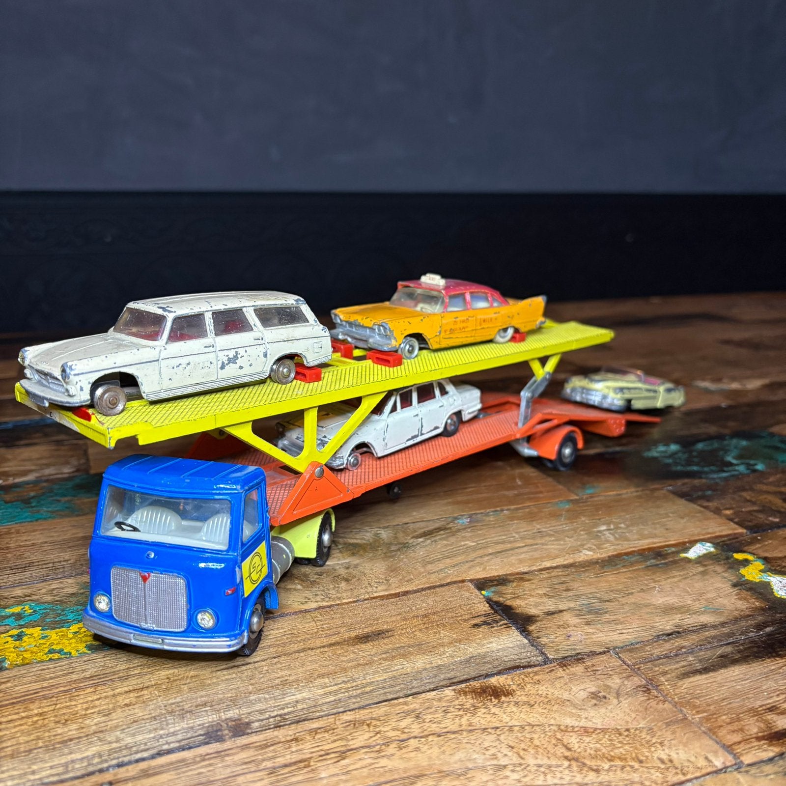 Dinky Supertoys 974 AEC Hoynor Car Transporter + 4 auto’s, Ophalen of Verzenden, Zo goed als nieuw, Dinky Toys