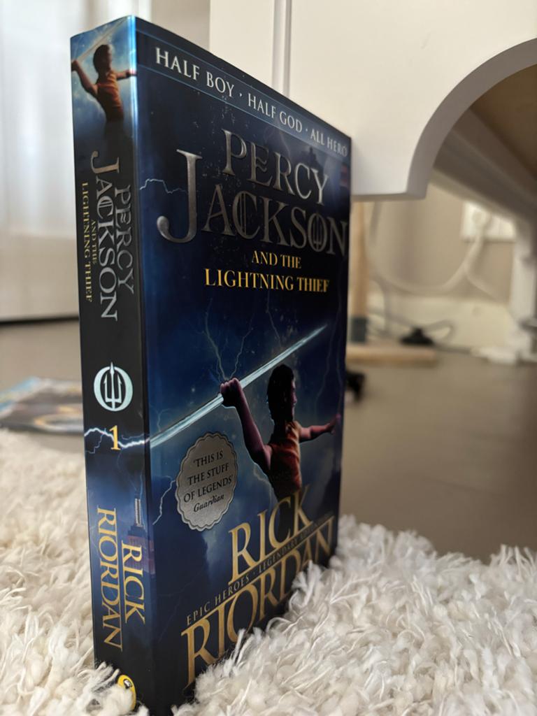 Percy Jackson en de Bliksemdief - Rick Riordan, Boeken, Ophalen of Verzenden, Zo goed als nieuw, Fictie
