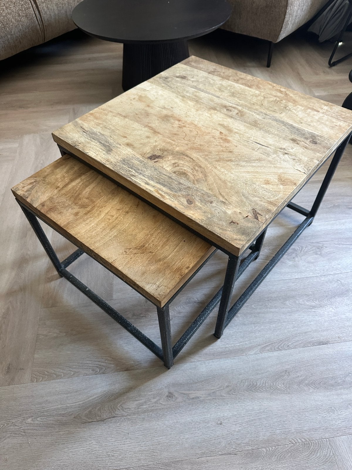 Set van 2 industriële salontafels hout met metalen onderstel, Gebruikt, 50 tot 100 cm, Vierkant, Vintage industrieel