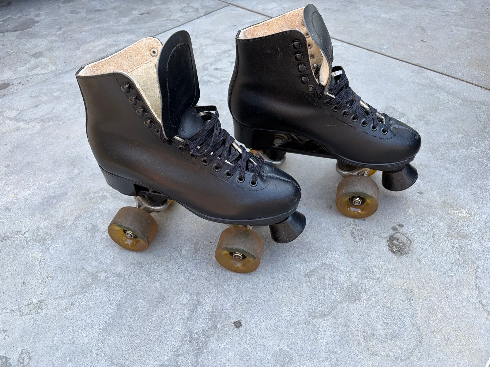 Zwarte vintage rolschaatsen - Maat 41, Sport en Fitness, Skeelers, Ophalen of Verzenden, Gebruikt, Dames, Overige typen