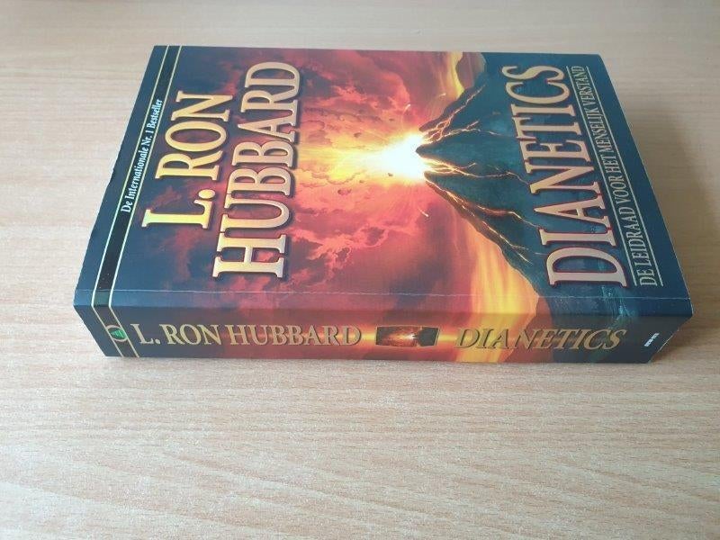 L. Ron Hubbard - Dianetics (Ned, paperback of pocket), Ophalen of Verzenden, Gelezen, L. Ron Hubbard