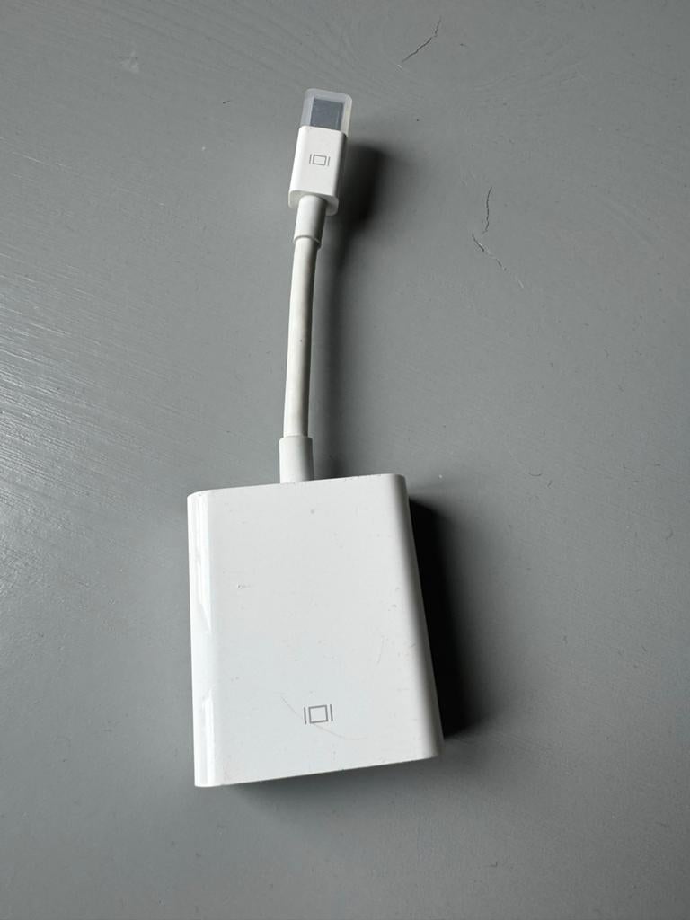 Originele Apple Thunderbolt naar VGA Adapter (A1307), Computers en Software, Pc- en Netwerkkabels, Ophalen of Verzenden, Zo goed als nieuw
