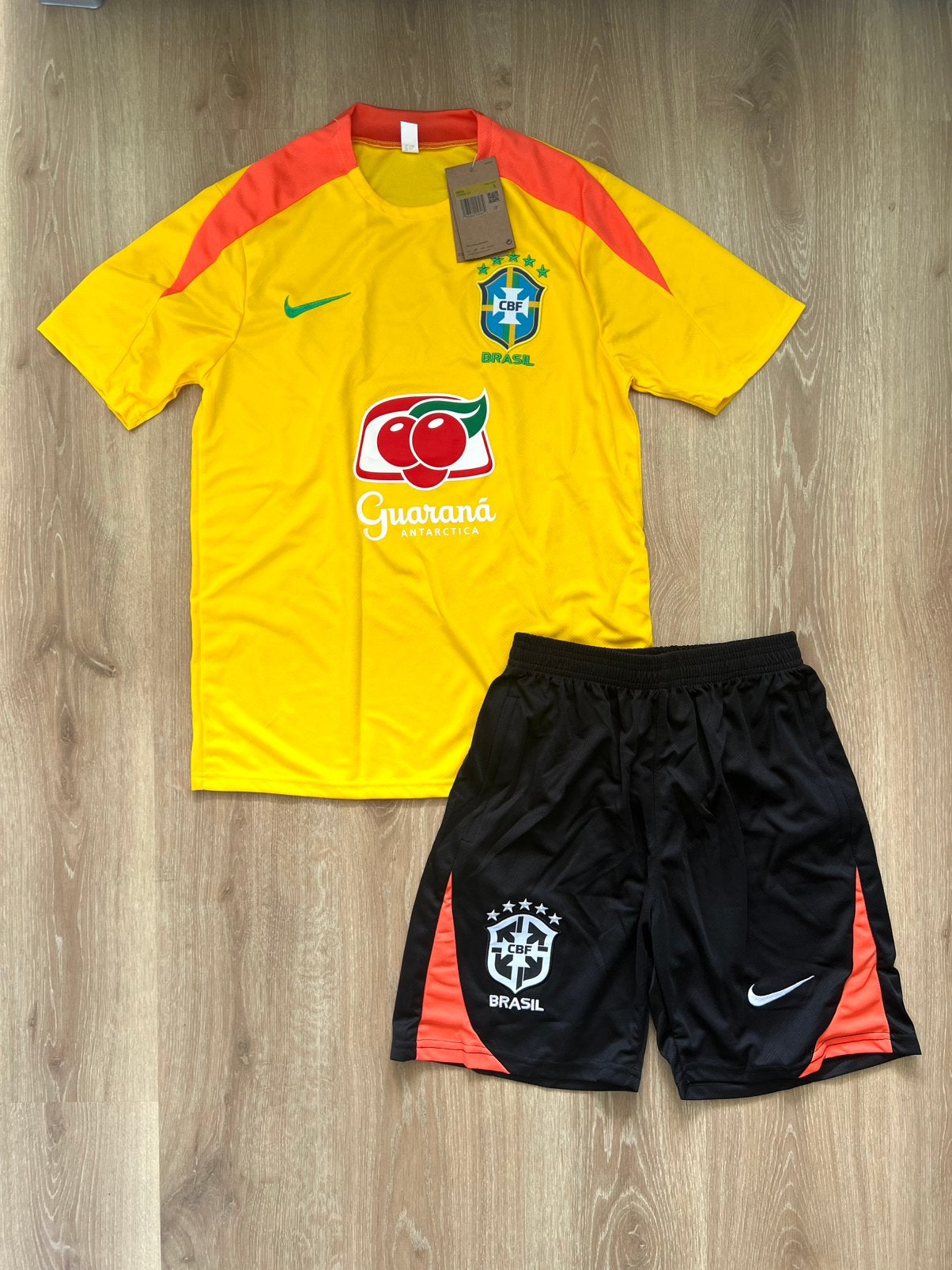 Brazilië trainingsset Nike geel  Maat S, Geel, Nieuw, Ophalen of Verzenden, Nike