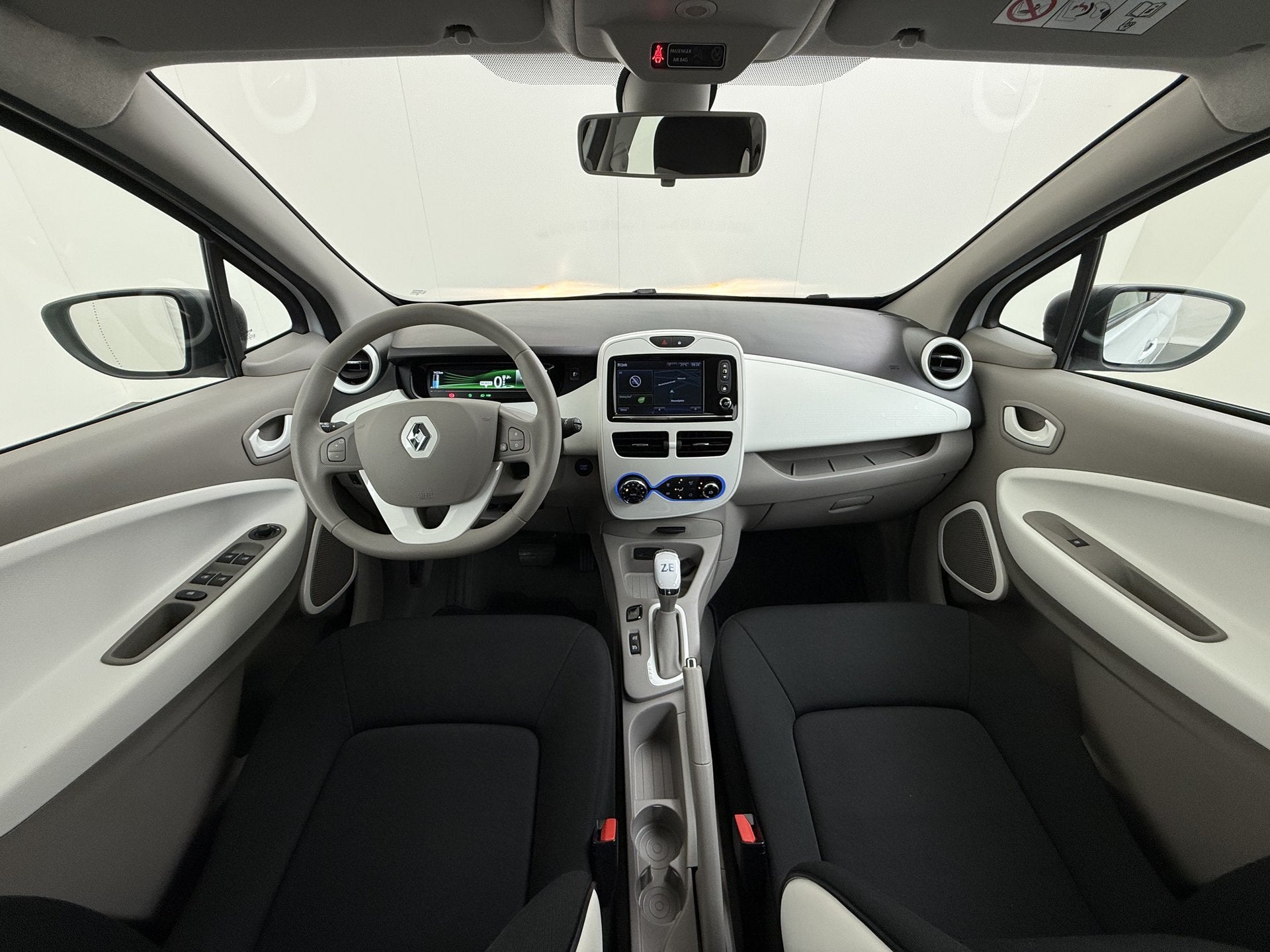 Renault ZOE R90 Life 41kWh Eigen Accu Apple Carplay Android, Auto's, Dealer onderhouden, Gebruikt, Zwart, 41 kWh