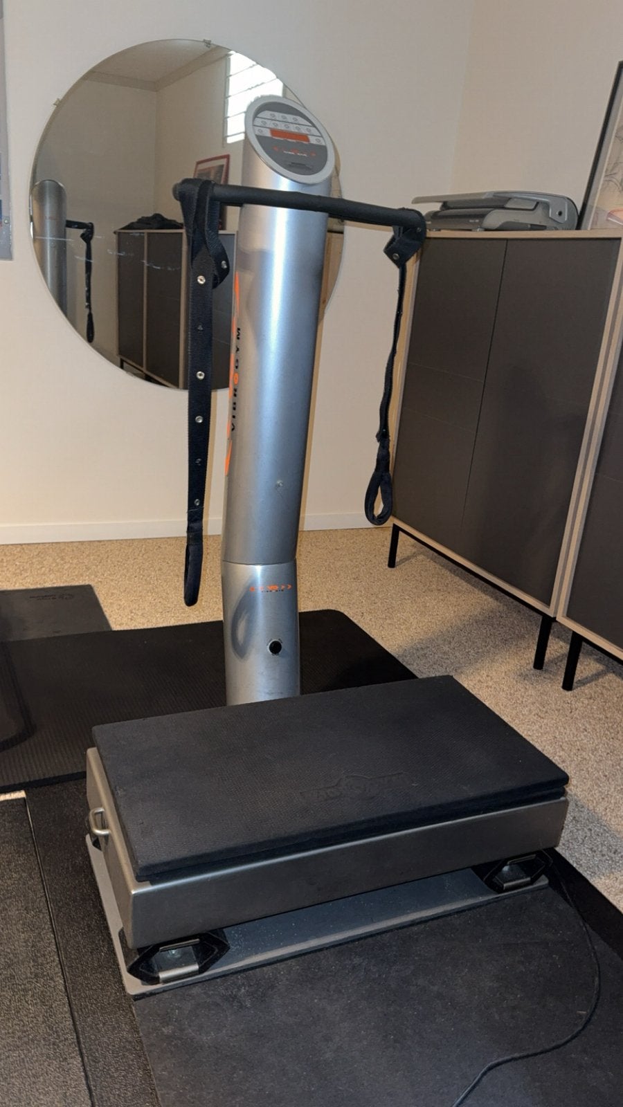 Vibro gym trilplaat, Ophalen, Krachtstation