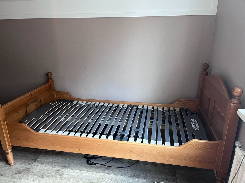1 persoons bed + kast + spiegel + linnenkast, Ophalen, Gebruikt, 90 cm, Eenpersoons
