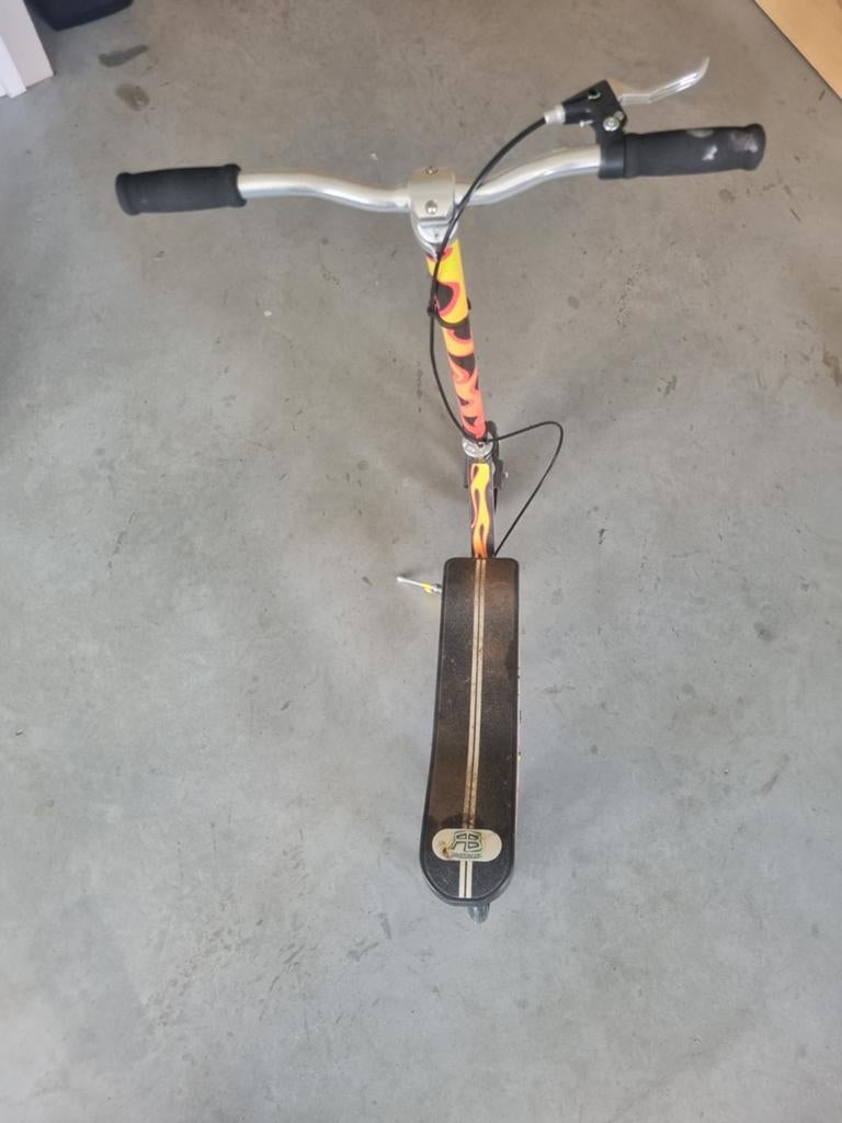 Unieke Rocketboard step met vlammen design, Fietsen en Brommers, Steps, Gebruikt, Gewone step, Ophalen