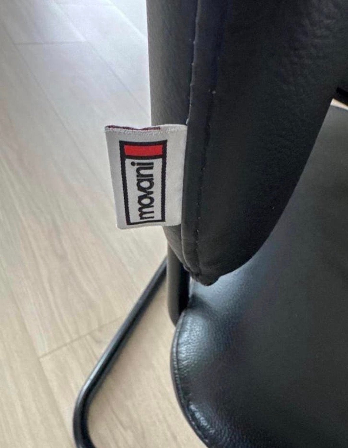 2x Movani stoelen - Zwart leer met metalen frame, Ophalen, Gebruikt, Twee, Zwart