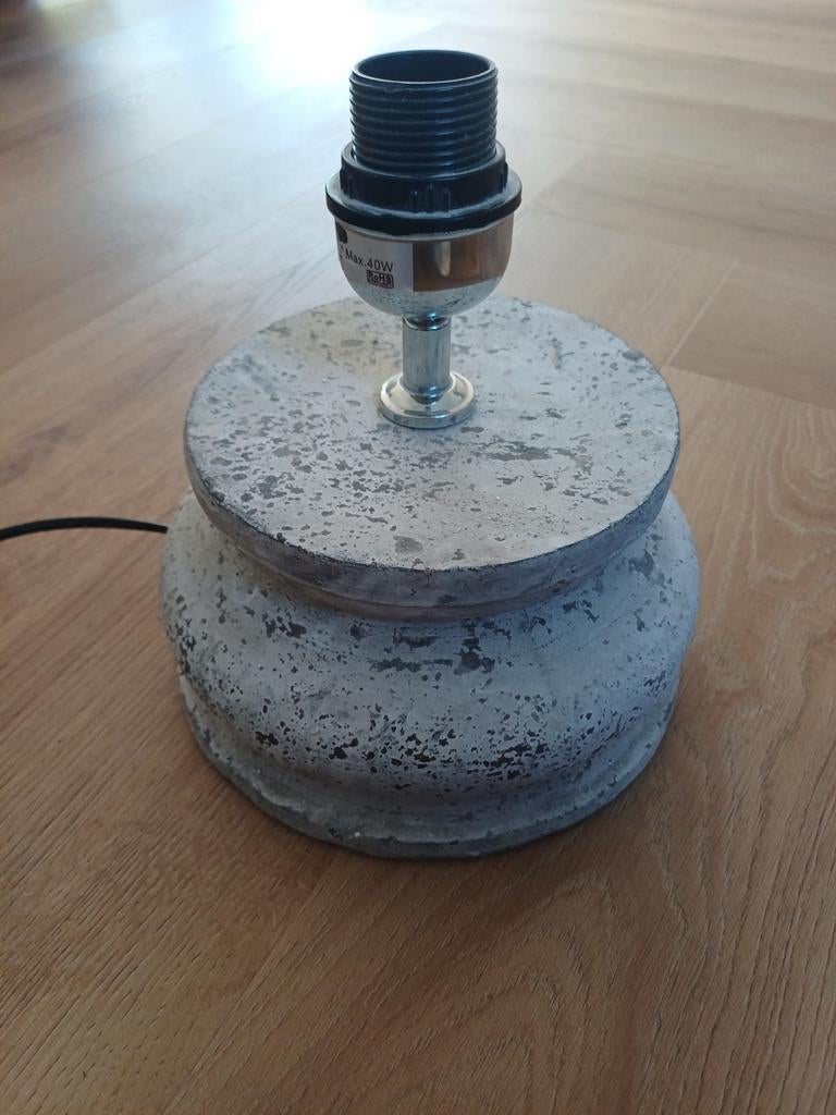 Stenen voet lamp - robuuste tafellamp, Ophalen