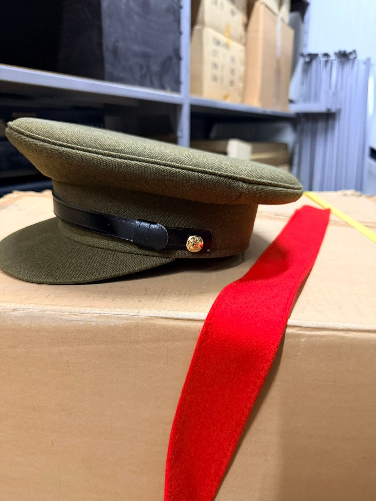Partij nieuwe officierspetten / militaire petten, Ophalen, Zo goed als nieuw