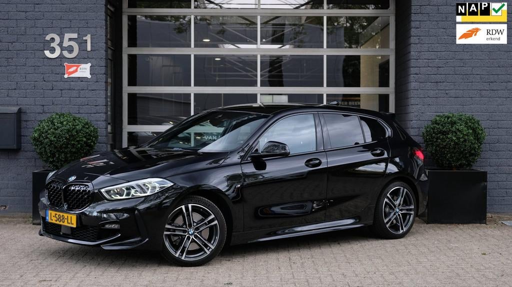 BMW 1-serie 120i M-Sport|Aero Pack|Live Cockpit|Shadow Line, Auto's, BMW, 1998 cc, 730 kg, Gebruikt, 4 cilinders