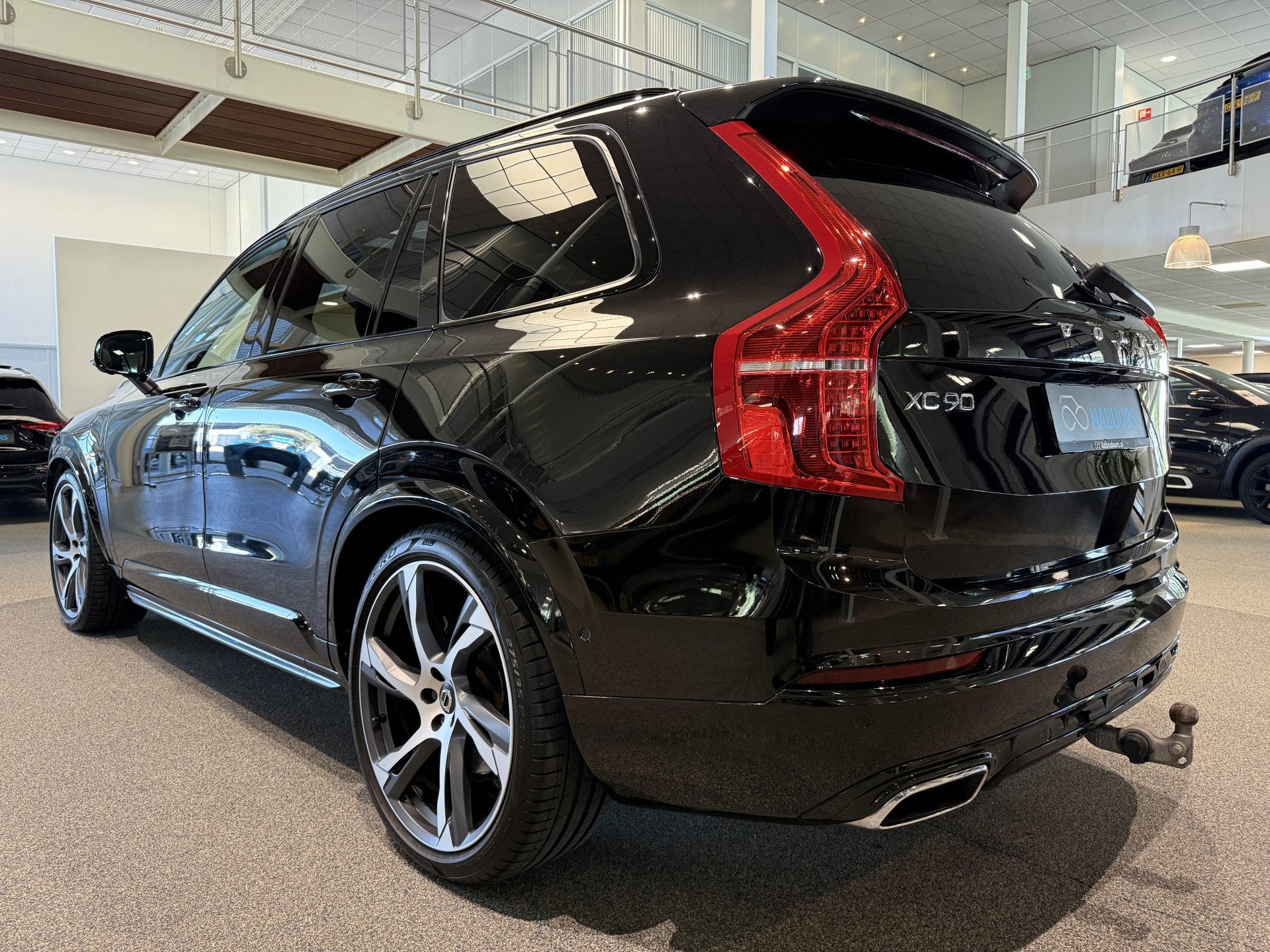 Foto 7 van Volvo XC90 2.0 T8 Recharge AWD R-Design, Trekhaak, Luchtveri