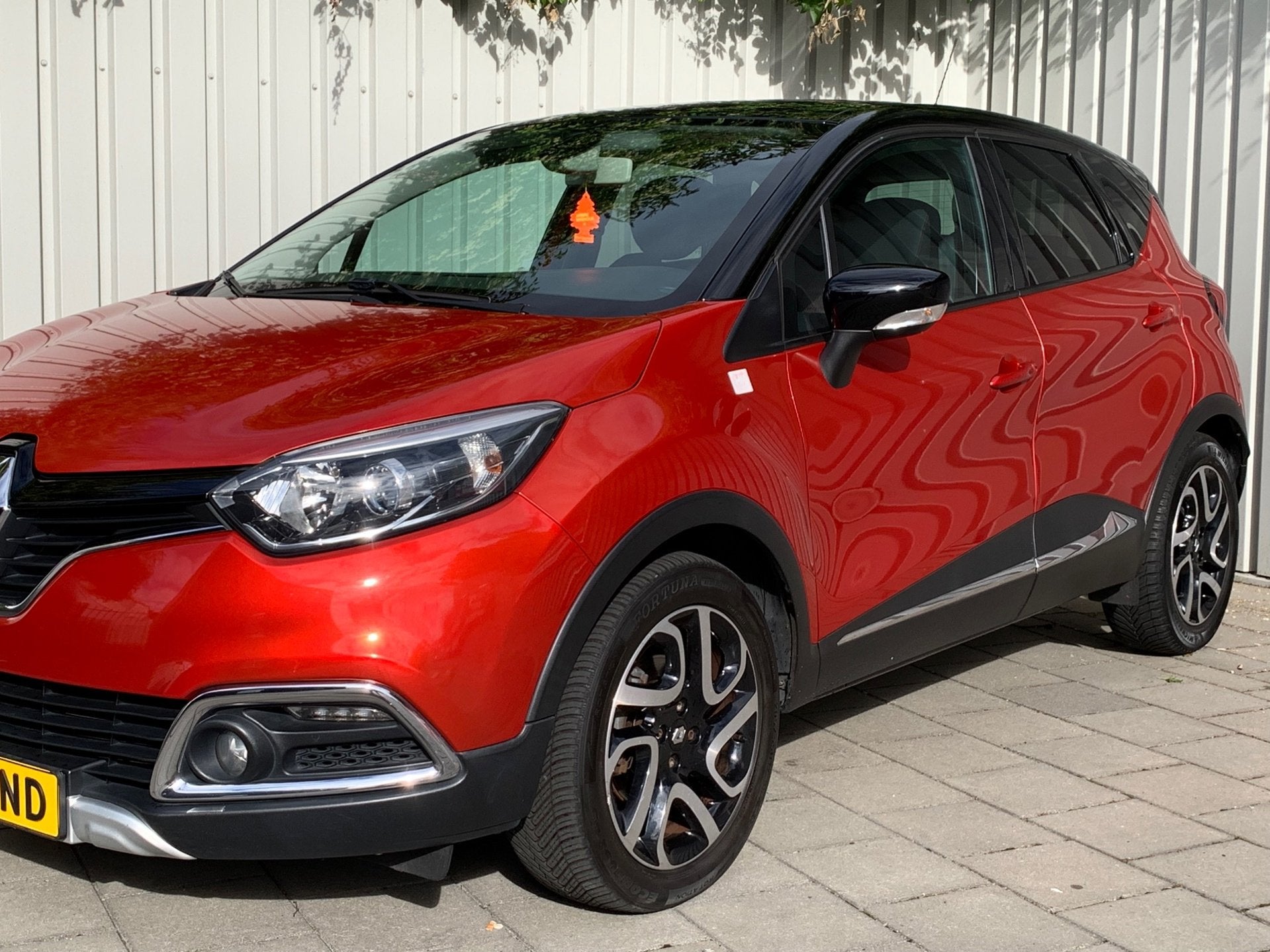 Renault Captur 1.2 TCe Helly Hansen|Automaat|154000KM|Naviga, Auto's, Stof, Zwart, 4 cilinders, SUV of Terreinwagen