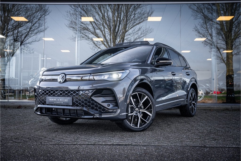 Volkswagen Tiguan eHybrid R-Line Edition * Panodak * Trekhaa, 12 maanden, Zwart, 4 cilinders, Hybride Elektrisch/Benzine