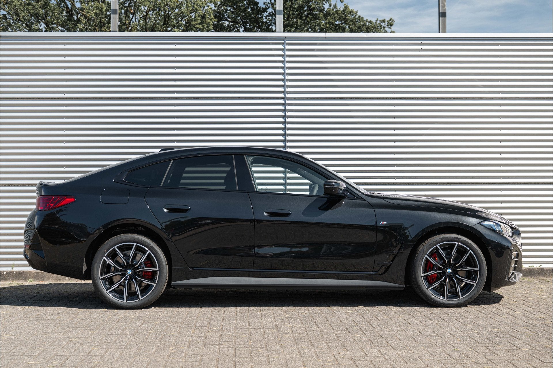 BMW i4 eDrive35 M Sport / Achteruitrijcamera / Adaptieve LED, Auto's, Dealer onderhouden, Zwart, Zwart, Leder