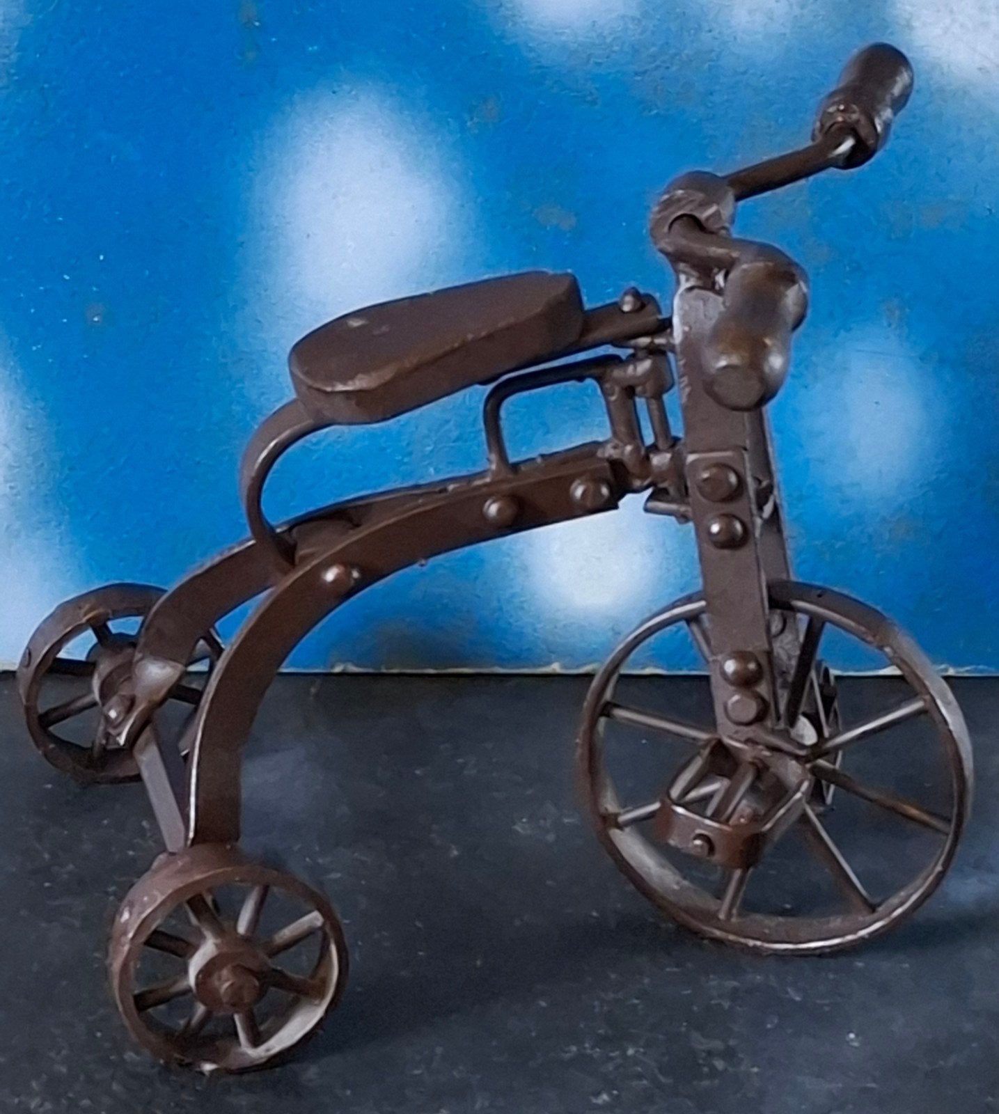 Driewieler.  Metaal.  Miniatuur.  16 cm., Ophalen, Zo goed als nieuw