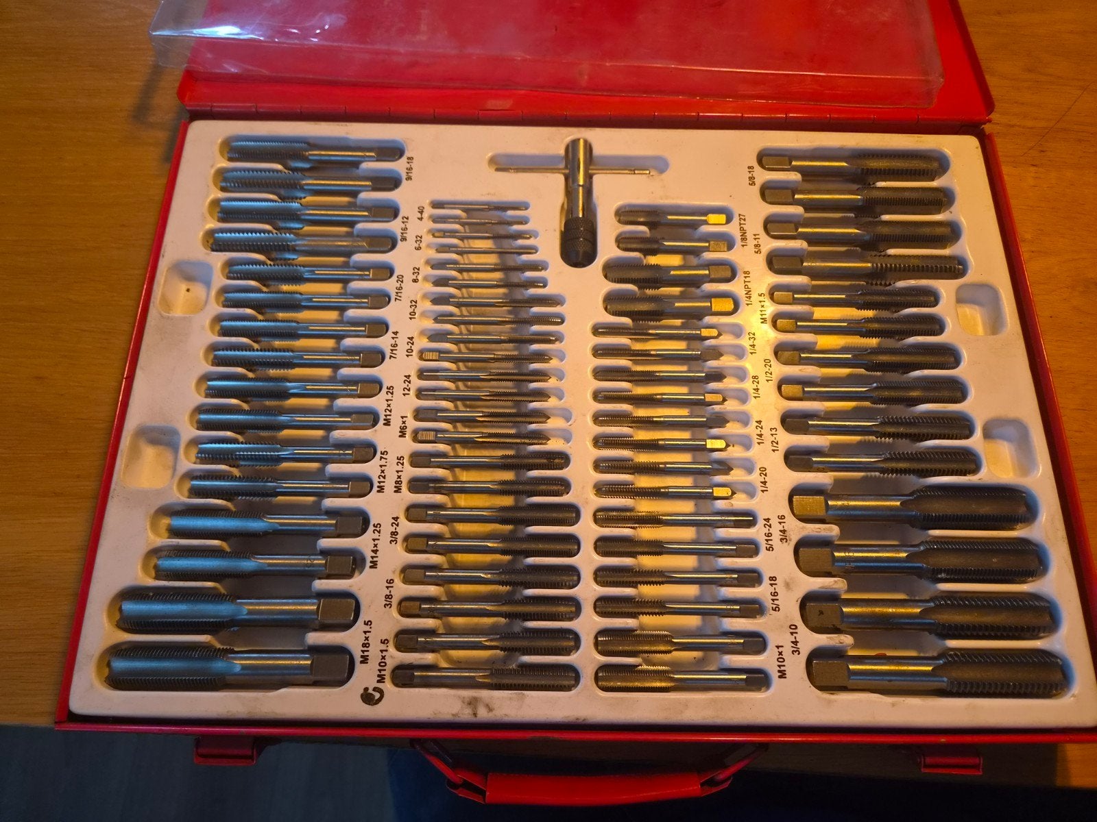 Complete Tappen en Snijplaten Set - 110-delig, Ophalen of Verzenden, Gebruikt, Gereedschapsset