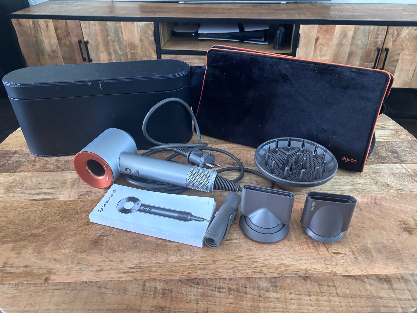 Dyson Supersonic Föhn met complete accessoires, zgan, Ophalen of Verzenden, Zo goed als nieuw, Föhn of Haardroger