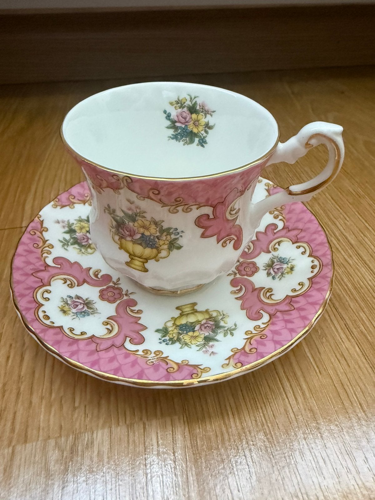 Queen’s Fine Bone China – Rosina England kop en schotel –, Verzamelen, Porselein, Kristal en Bestek, Ophalen of Verzenden, Zo goed als nieuw