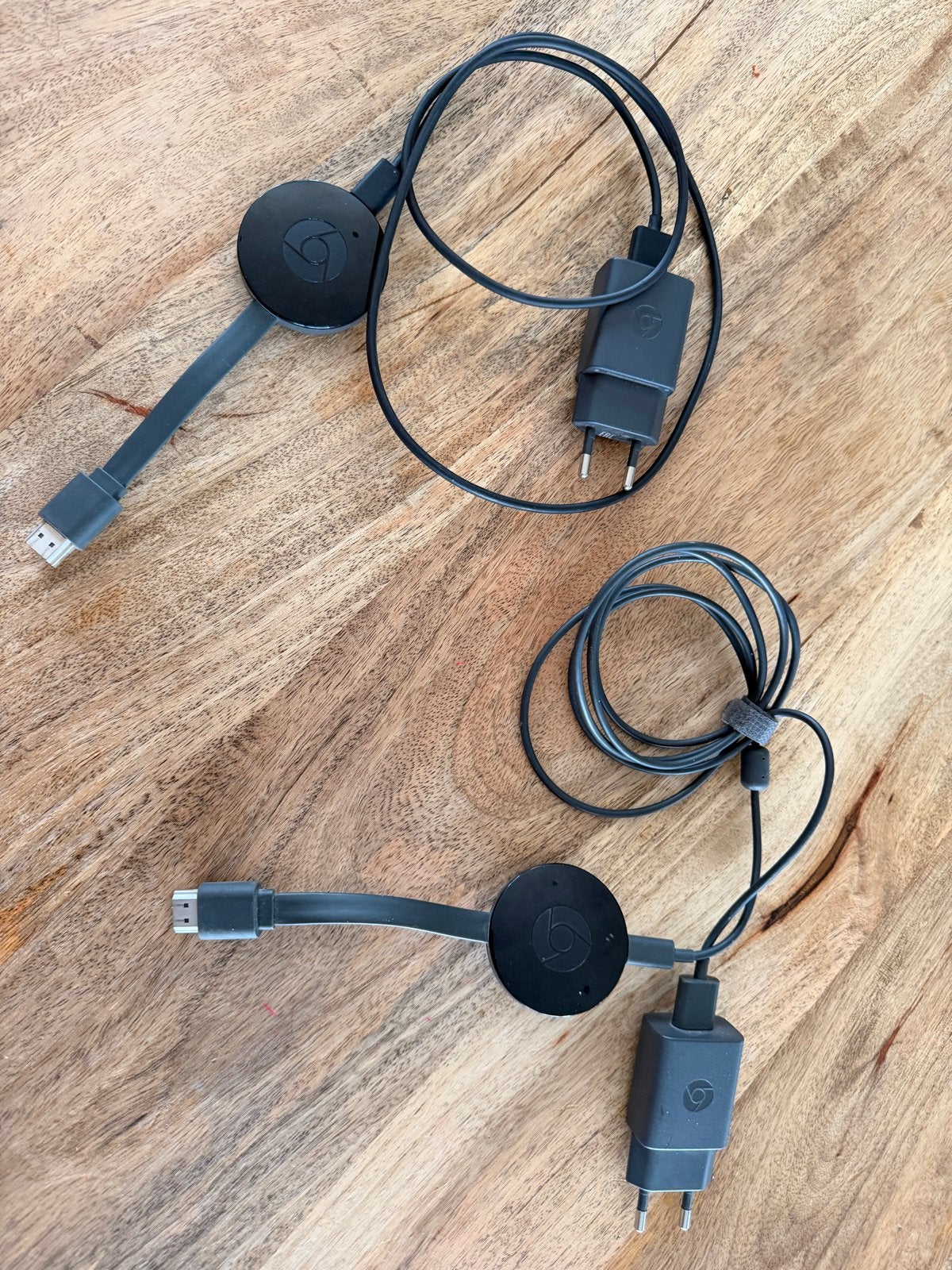 2x Google Chromecast 2e generatie met adapter, Ophalen of Verzenden, Gebruikt, HDMI, Zonder harde schijf