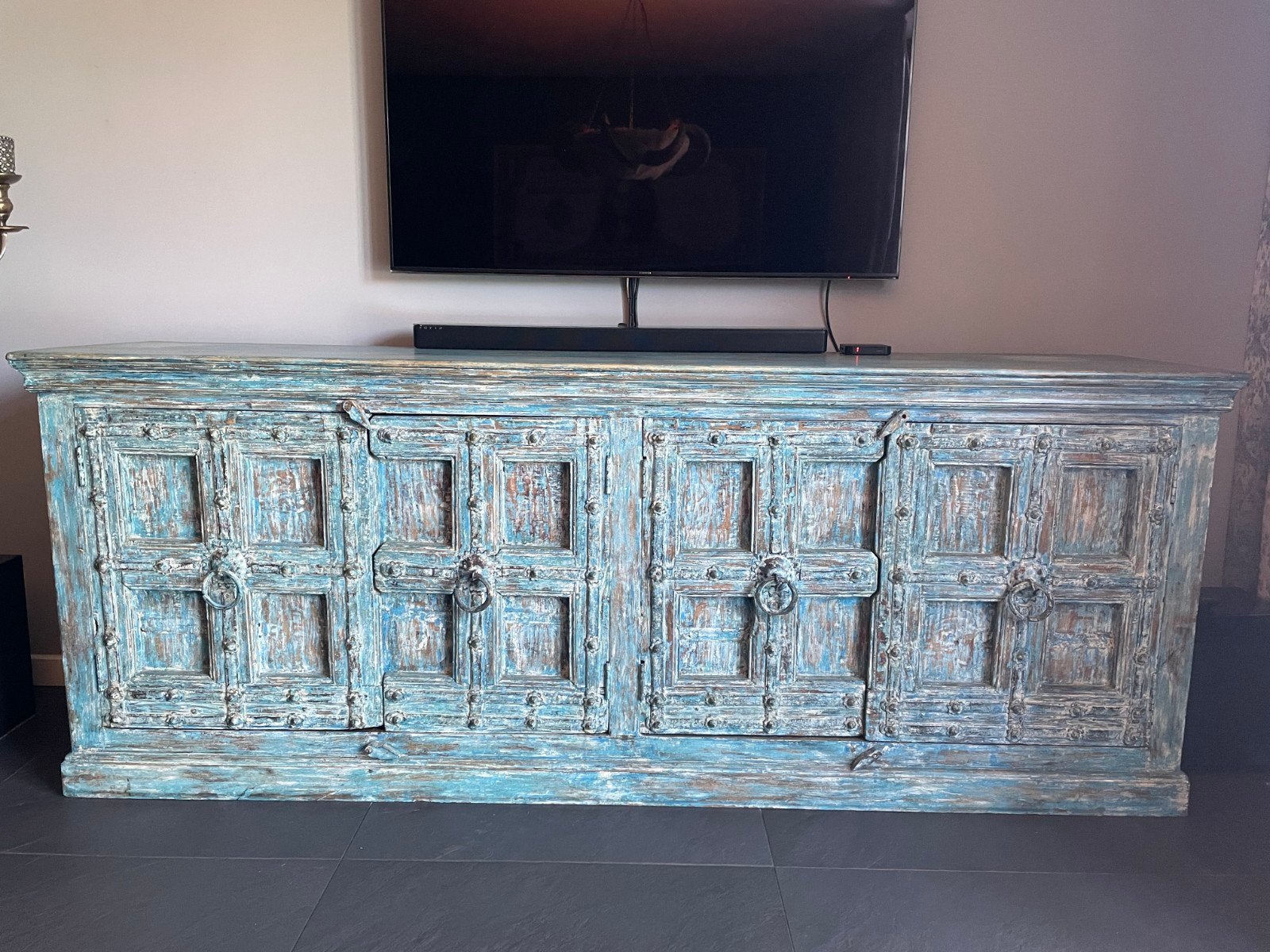 Massief houten dressoir uit India met poortdeuren, Huis en Inrichting, Ophalen, 200 cm of meer, 50 tot 75 cm, Gebruikt