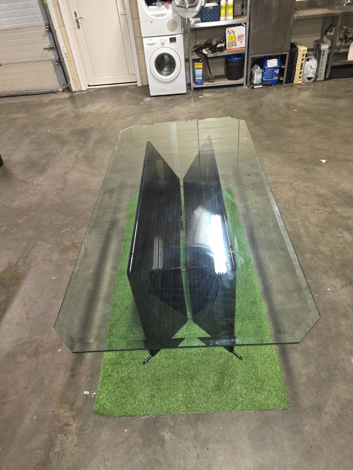 Glazen eettafel met unieke zwarte poten, Huis en Inrichting, Tafels | Eettafels, Ophalen, Gebruikt, 50 tot 100 cm, Modern design met unieke poten