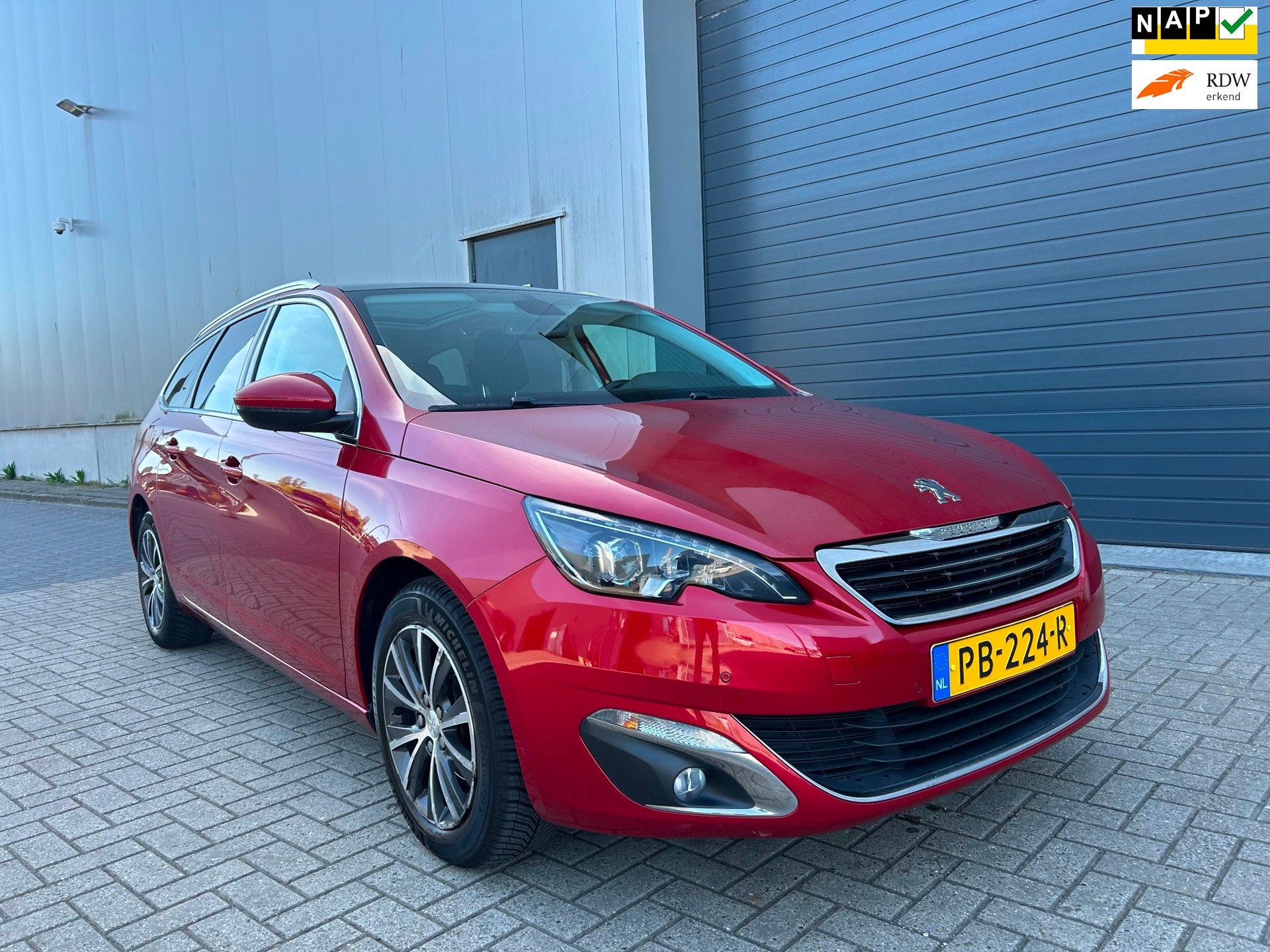 Peugeot 308 SW 1.2i PureTech Allure PANO PDC NAVI, Voorwielaandrijving, Stof, Gebruikt, 1199 cc