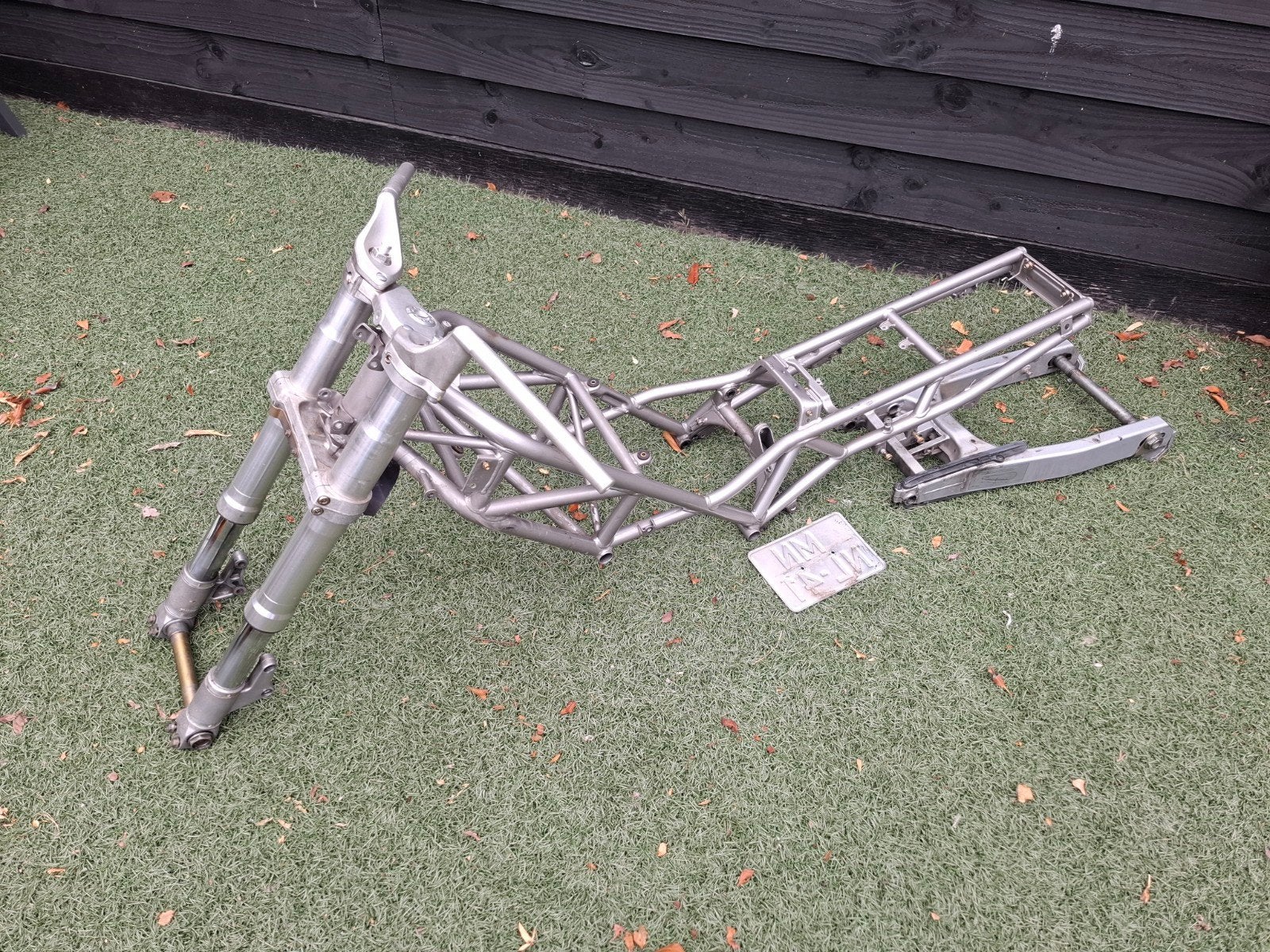 Frame met voorvork en achterbrug en kenteken, Motoren, Ophalen, Gebruikt