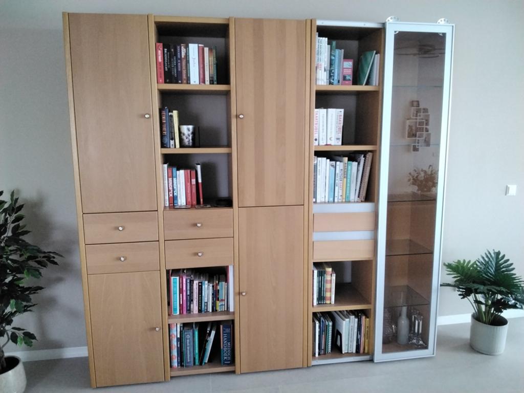 Hülsta Now wandkast beukenhout met vitrine en lades, Ophalen